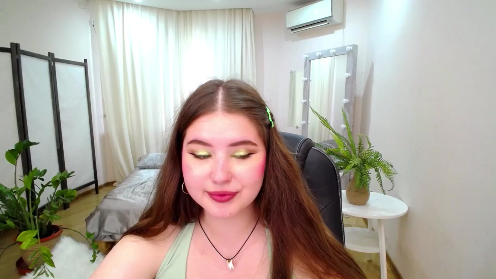 Gallery image thumbnail from AdmireMyEyes's myfreecams stream on, 07/04/2025, 09:29 image 1 of 20