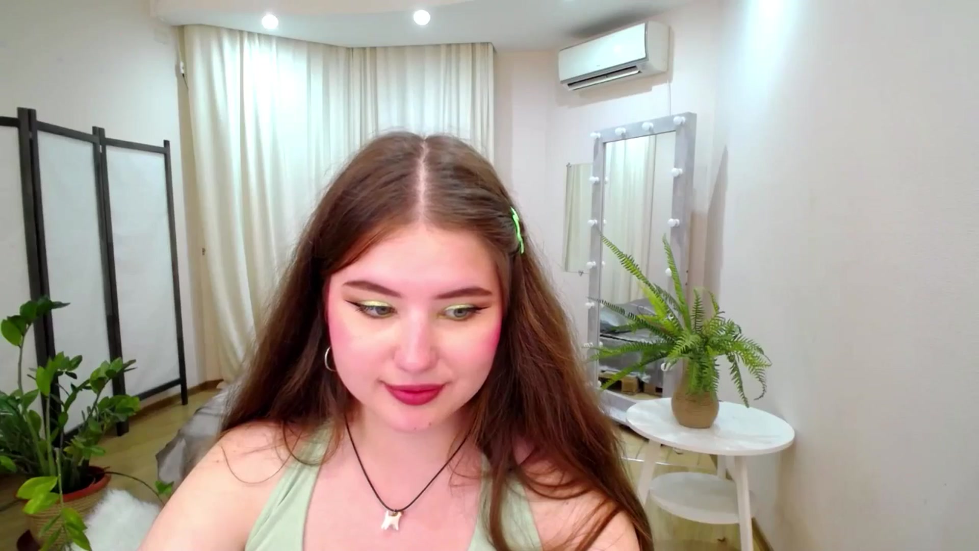 Gallery image thumbnail from AdmireMyEyes's myfreecams stream on, 07/04/2025, 09:29 image 17 of 20