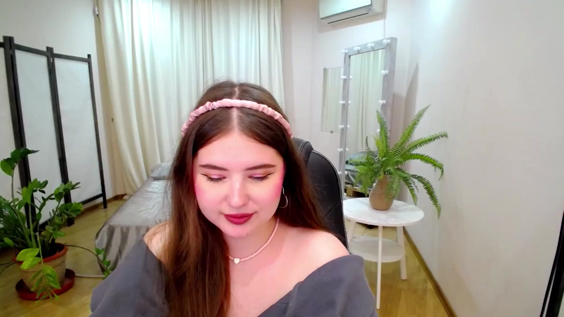 Gallery image thumbnail from AdmireMyEyes's myfreecams stream on, 07/06/2025, 08:24 image 6 of 20