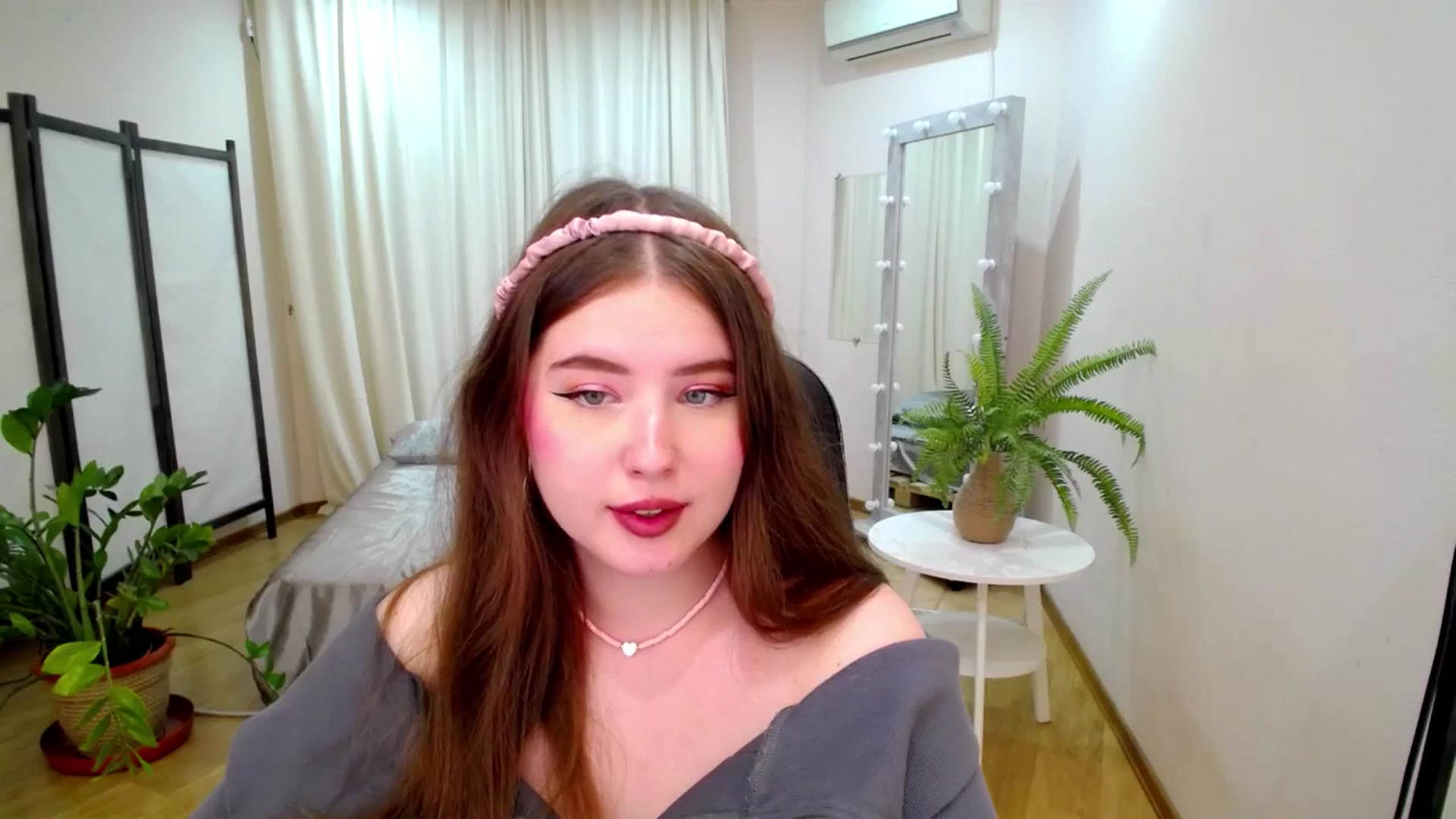 Gallery image thumbnail from AdmireMyEyes's myfreecams stream on, 07/06/2025, 08:24 image 2 of 20