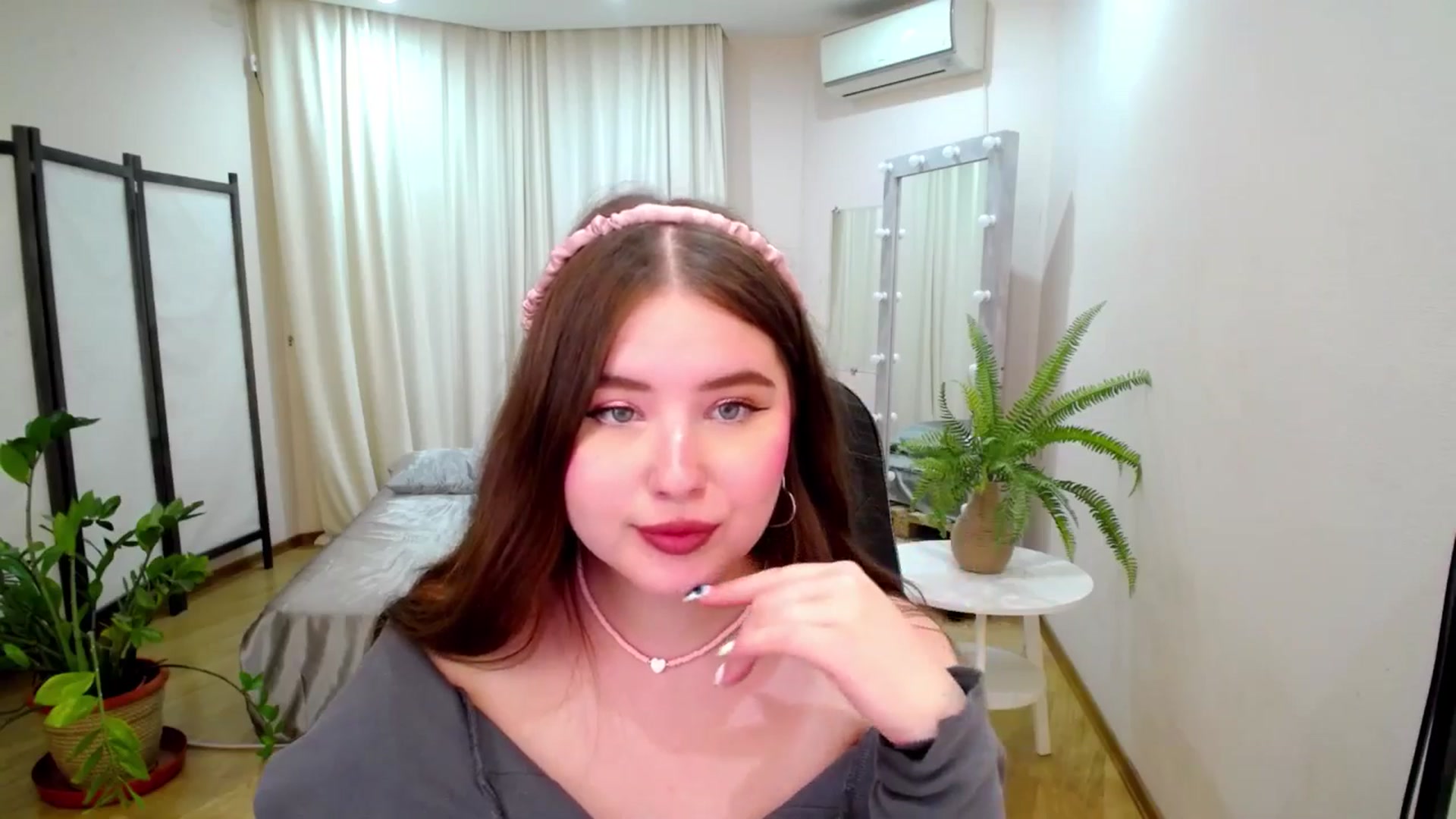 Gallery image thumbnail from AdmireMyEyes's myfreecams stream on, 07/06/2025, 08:24 image 12 of 20