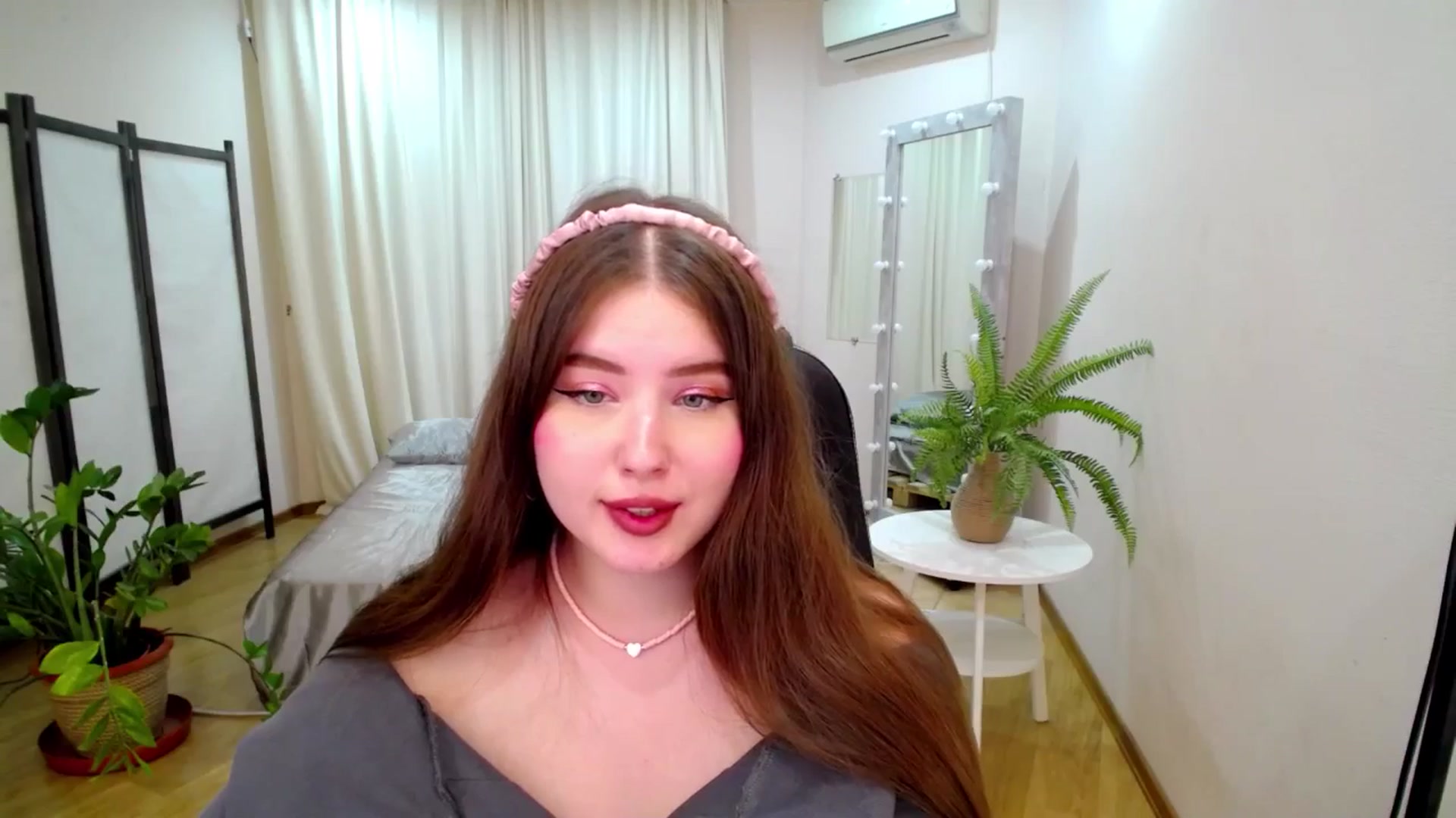 Gallery image thumbnail from AdmireMyEyes's myfreecams stream on, 07/06/2025, 08:24 image 8 of 20