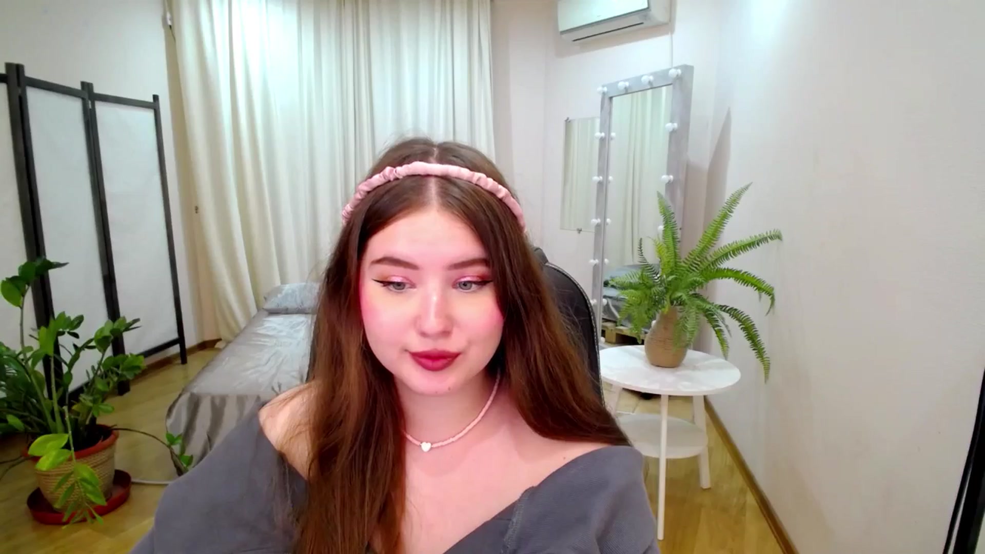Gallery image thumbnail from AdmireMyEyes's myfreecams stream on, 07/06/2025, 08:24 image 3 of 20