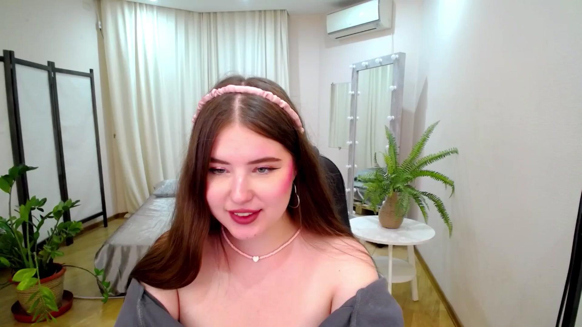 Gallery image thumbnail from AdmireMyEyes's myfreecams stream on, 07/06/2025, 08:24 image 15 of 20