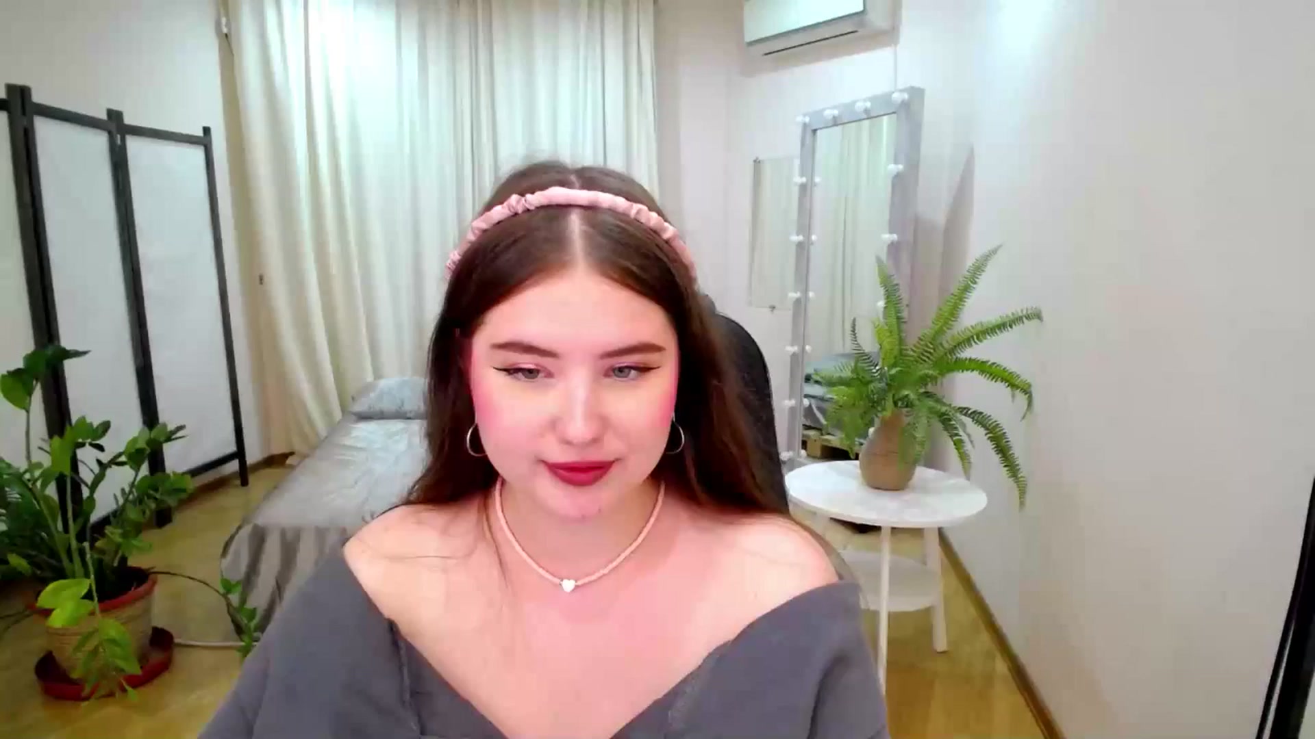 Gallery image thumbnail from AdmireMyEyes's myfreecams stream on, 07/06/2025, 08:24 image 7 of 20