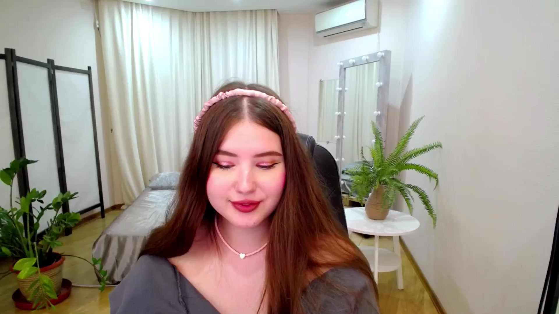 Gallery image thumbnail from AdmireMyEyes's myfreecams stream on, 07/06/2025, 08:24 image 10 of 20