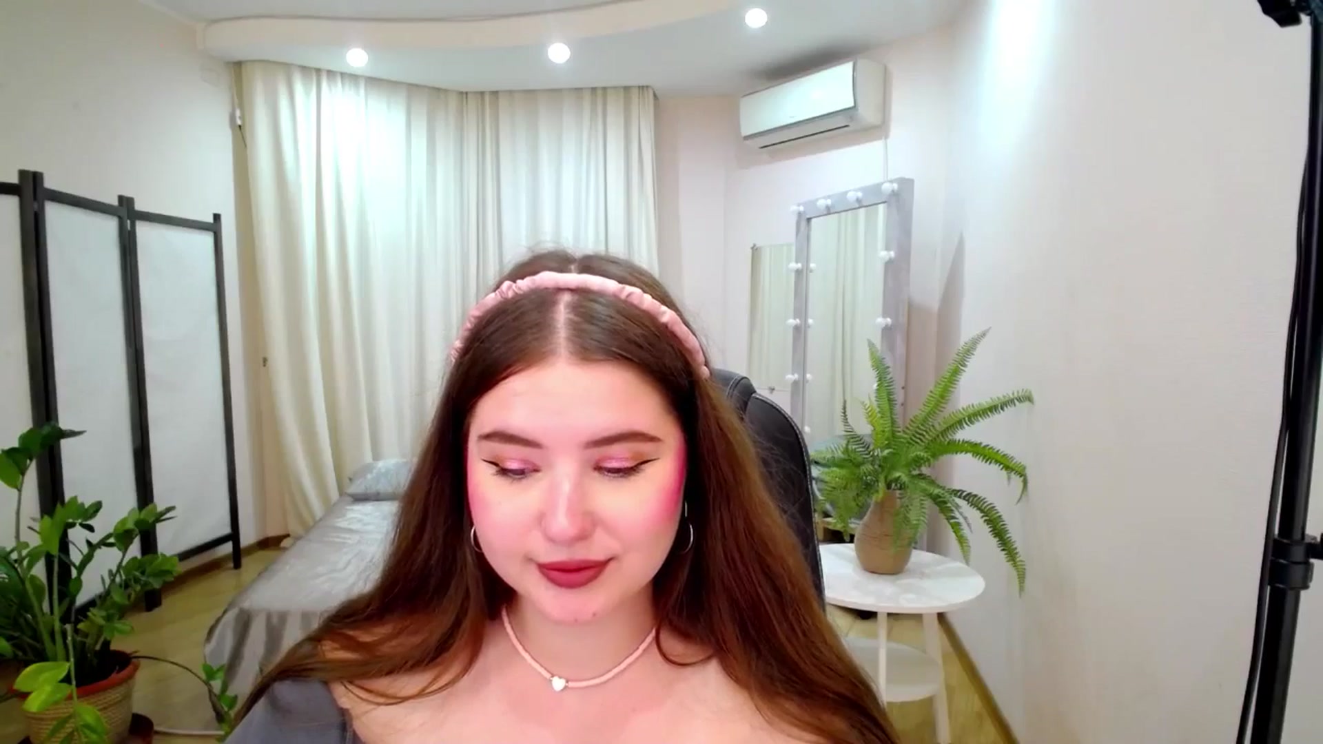 Gallery image thumbnail from AdmireMyEyes's myfreecams stream on, 07/06/2025, 09:49 image 17 of 20