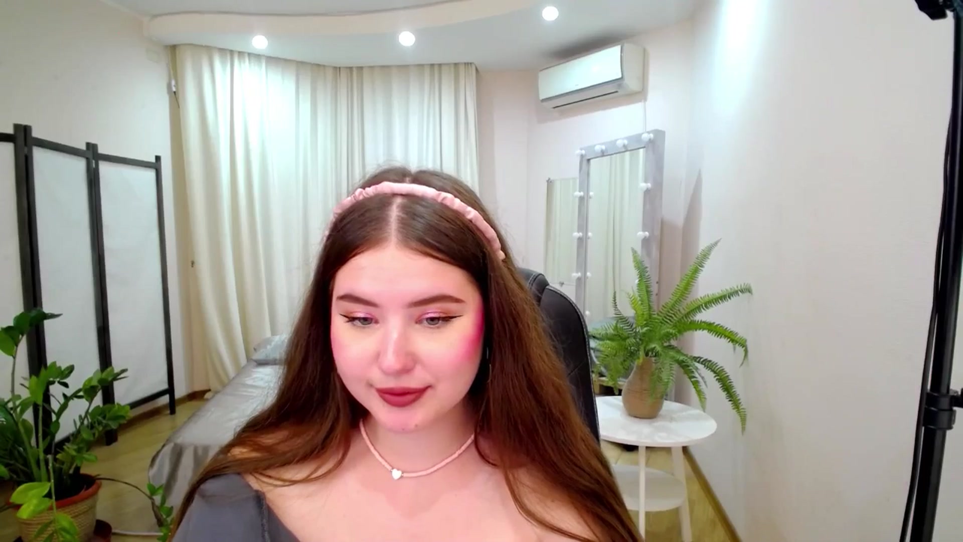 Gallery image thumbnail from AdmireMyEyes's myfreecams stream on, 07/06/2025, 09:49 image 16 of 20