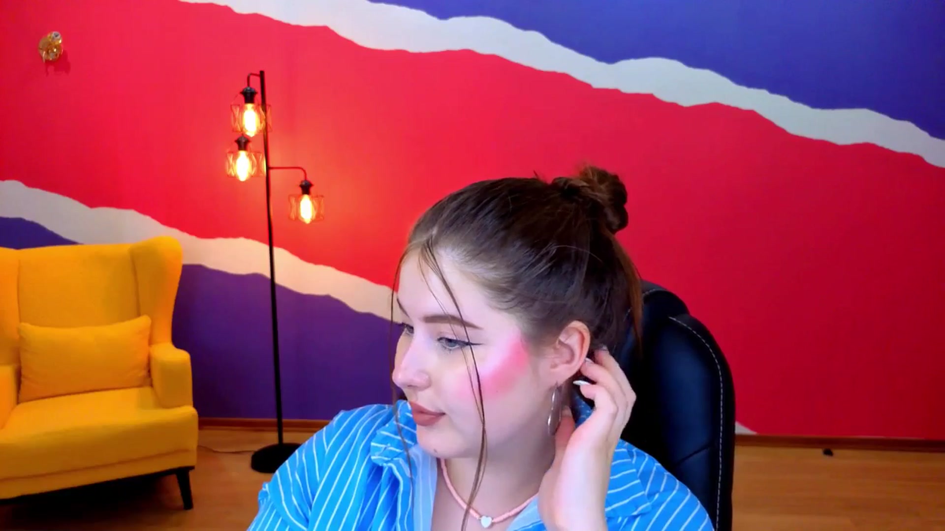 Gallery image thumbnail from AdmireMyEyes's myfreecams stream on, 07/07/2025, 08:22 image 11 of 20