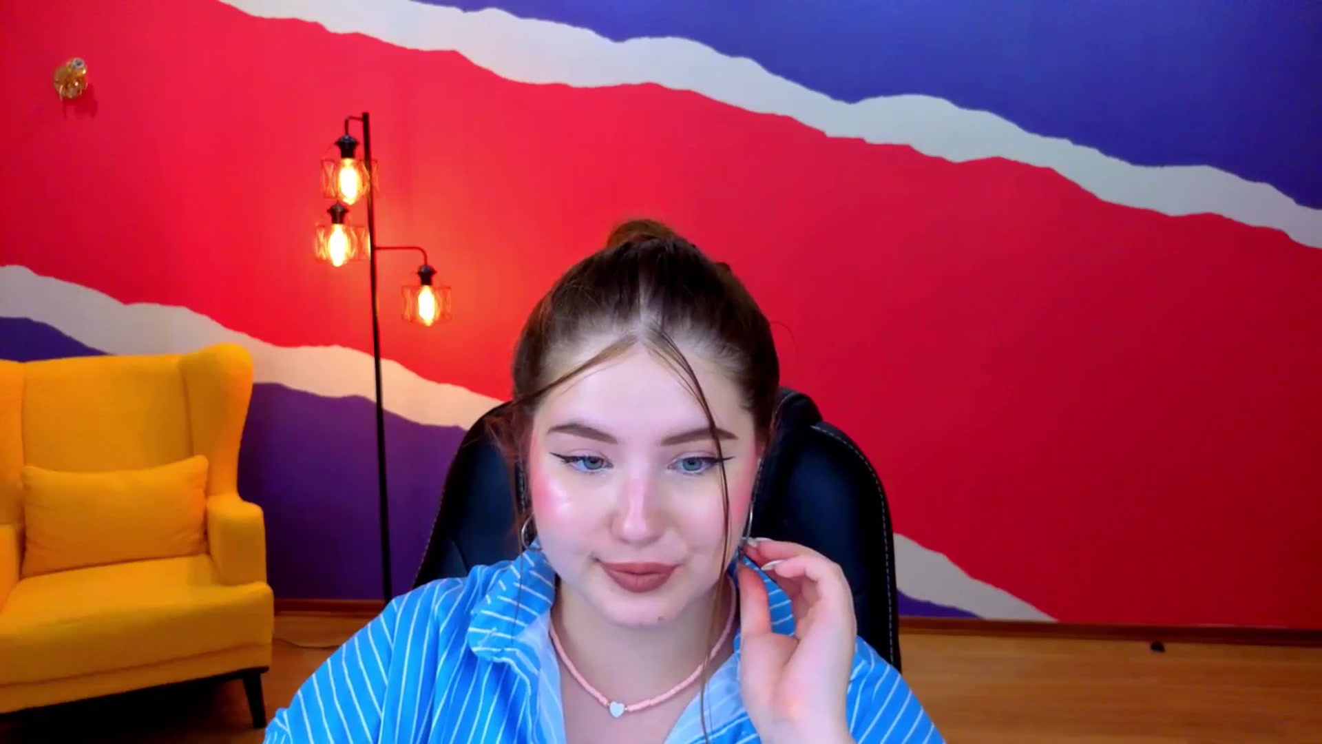 Gallery image thumbnail from AdmireMyEyes's myfreecams stream on, 07/07/2025, 08:38 image 11 of 20