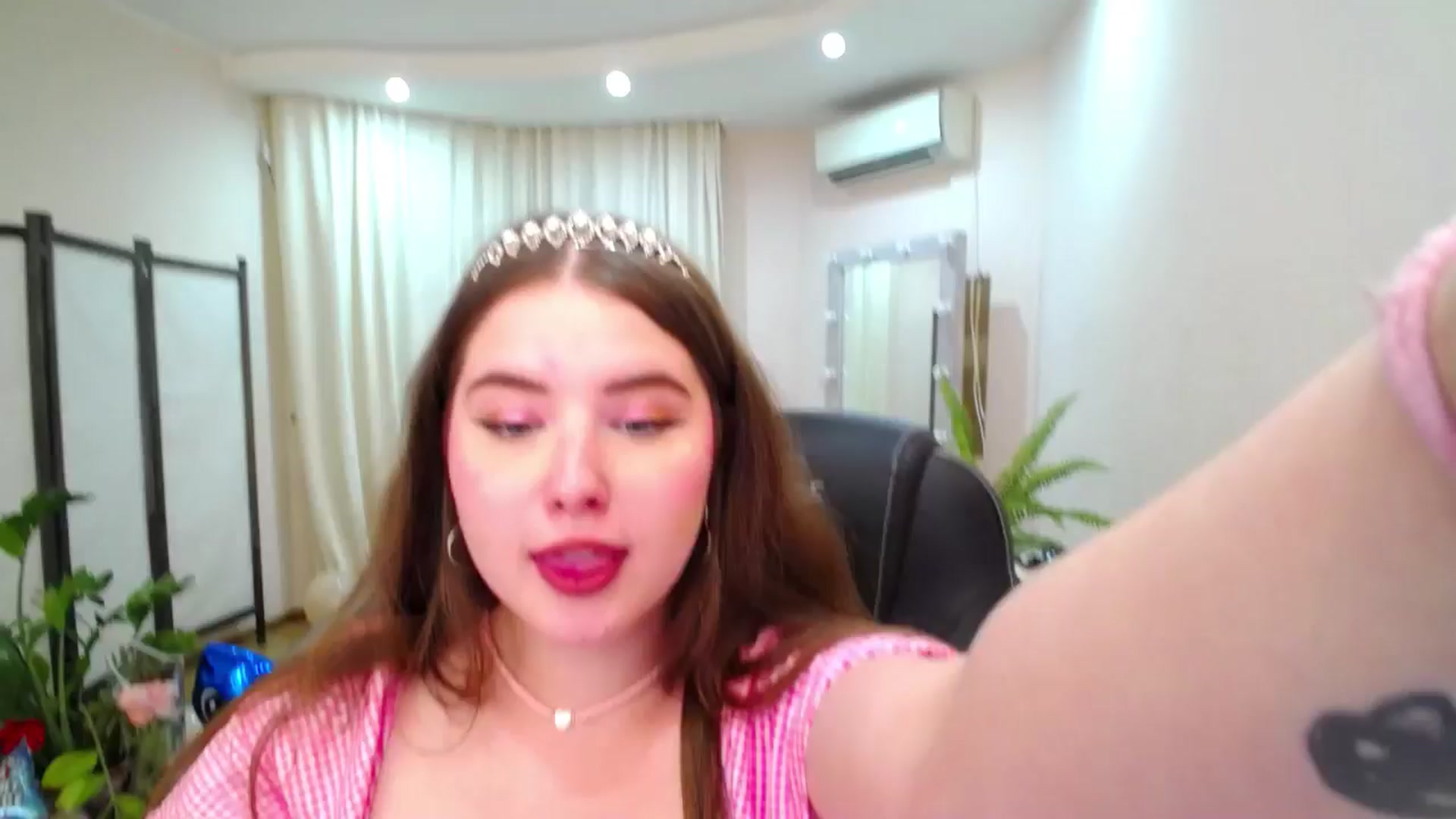 Gallery image thumbnail from AdmireMyEyes's myfreecams stream on, 07/08/2025, 09:17 image 20 of 20
