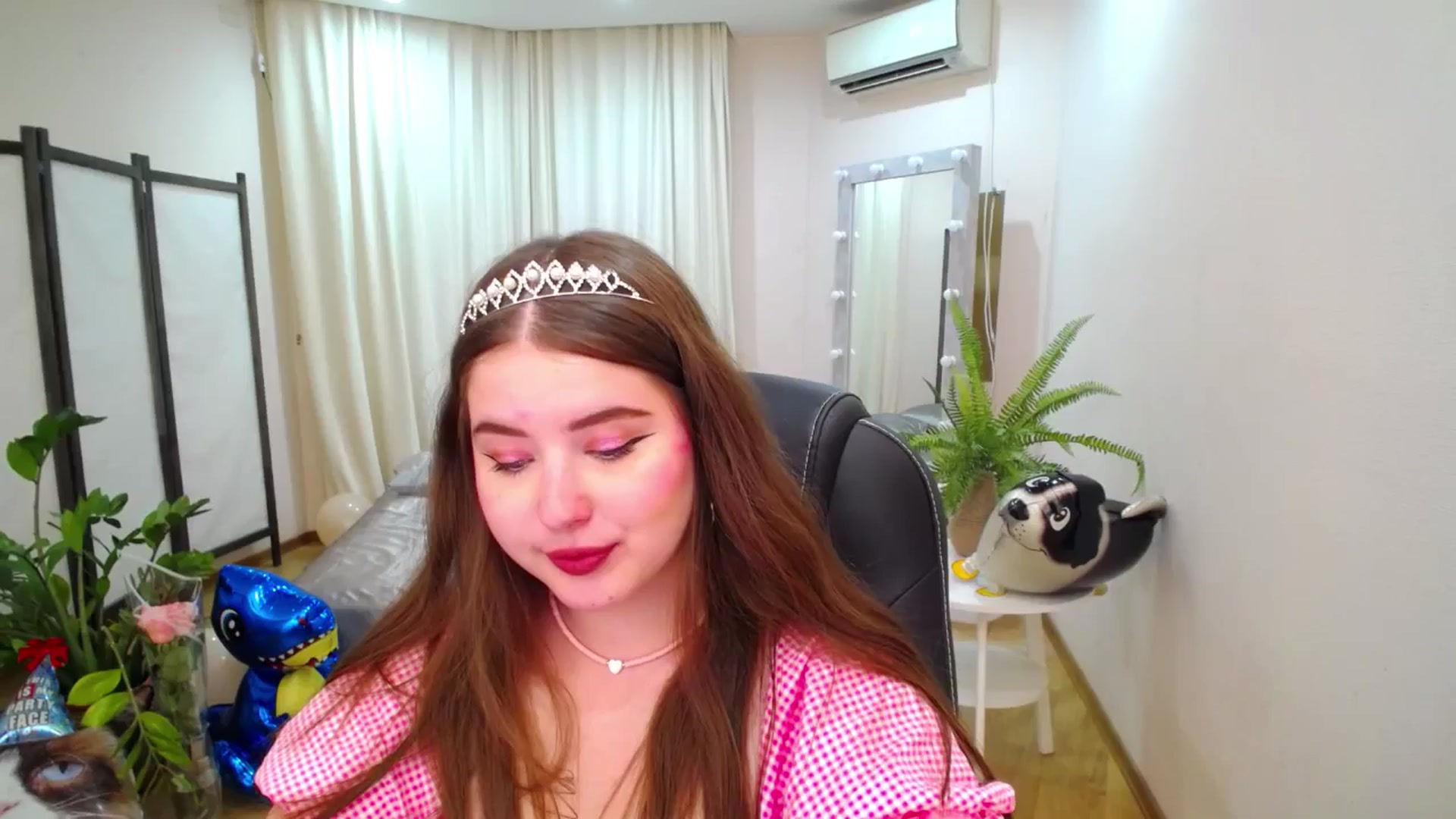 Gallery image thumbnail from AdmireMyEyes's myfreecams stream on, 07/08/2025, 09:17 image 14 of 20
