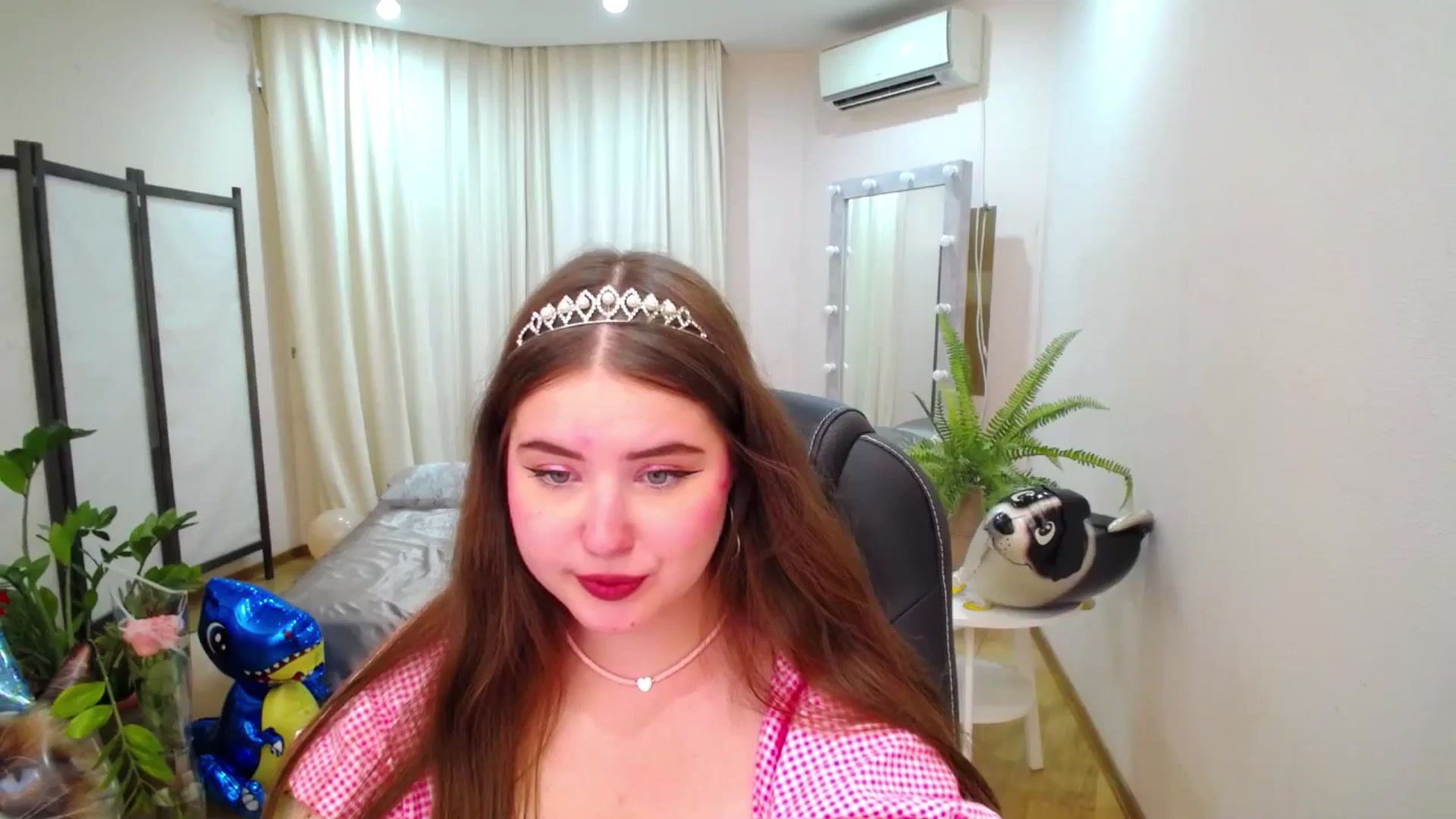 Gallery image thumbnail from AdmireMyEyes's myfreecams stream on, 07/08/2025, 09:17 image 3 of 20