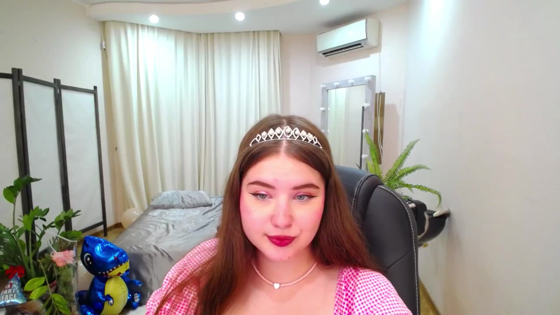 Gallery image thumbnail from AdmireMyEyes's myfreecams stream on, 07/08/2025, 10:02 image 8 of 20