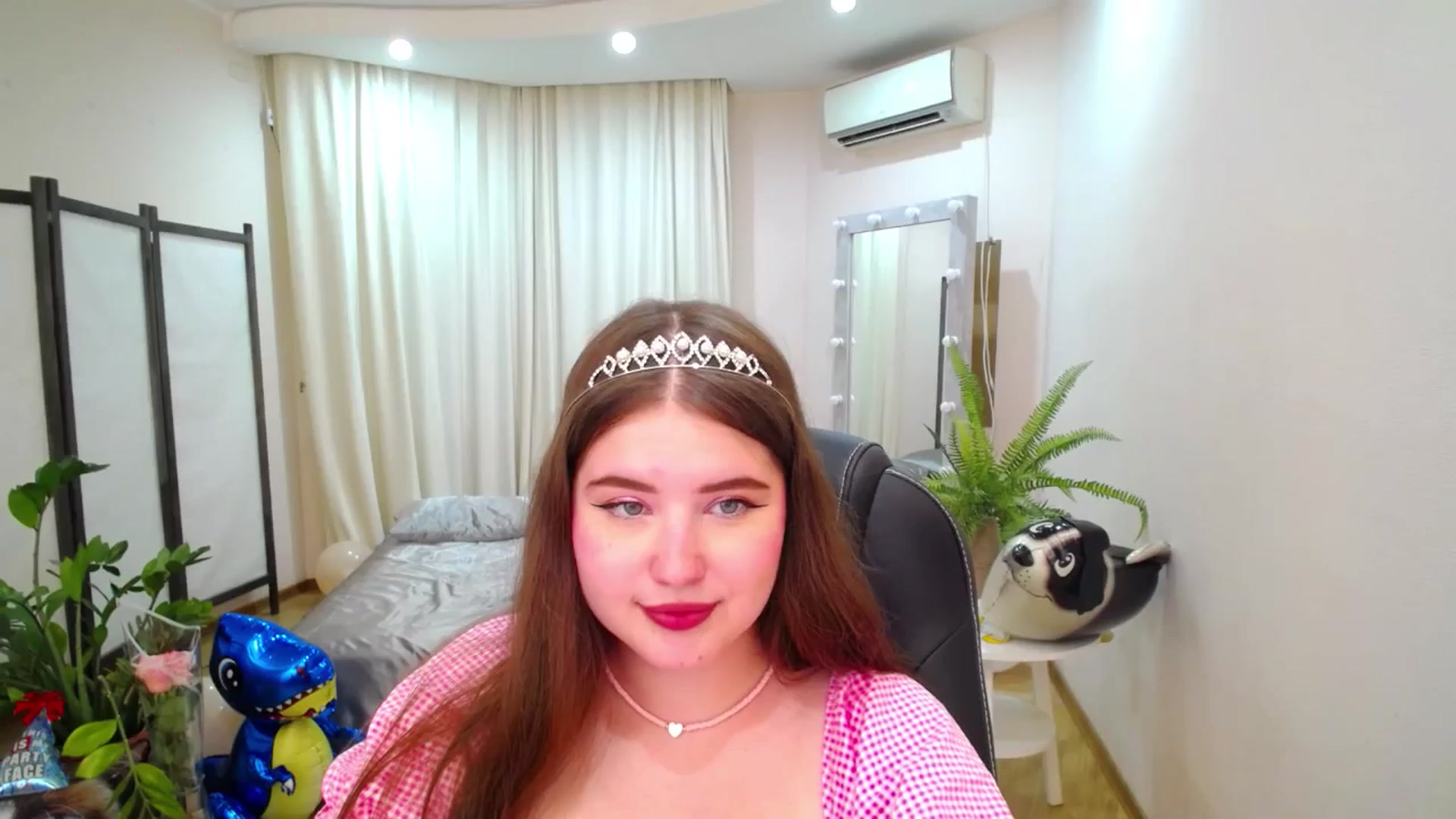 Gallery image thumbnail from AdmireMyEyes's myfreecams stream on, 07/08/2025, 10:02 image 6 of 20
