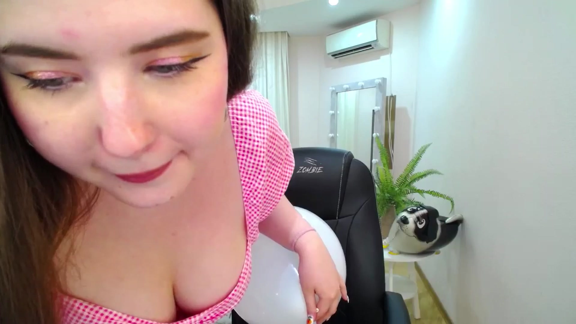 Gallery image thumbnail from AdmireMyEyes's myfreecams stream on, 07/08/2025, 10:02 image 17 of 20