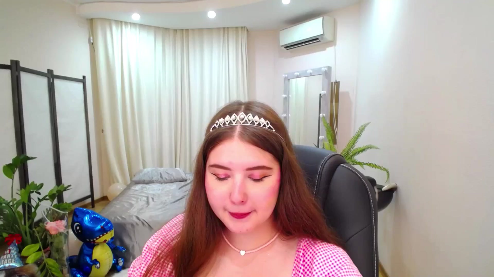 Gallery image thumbnail from AdmireMyEyes's myfreecams stream on, 07/08/2025, 10:02 image 13 of 20