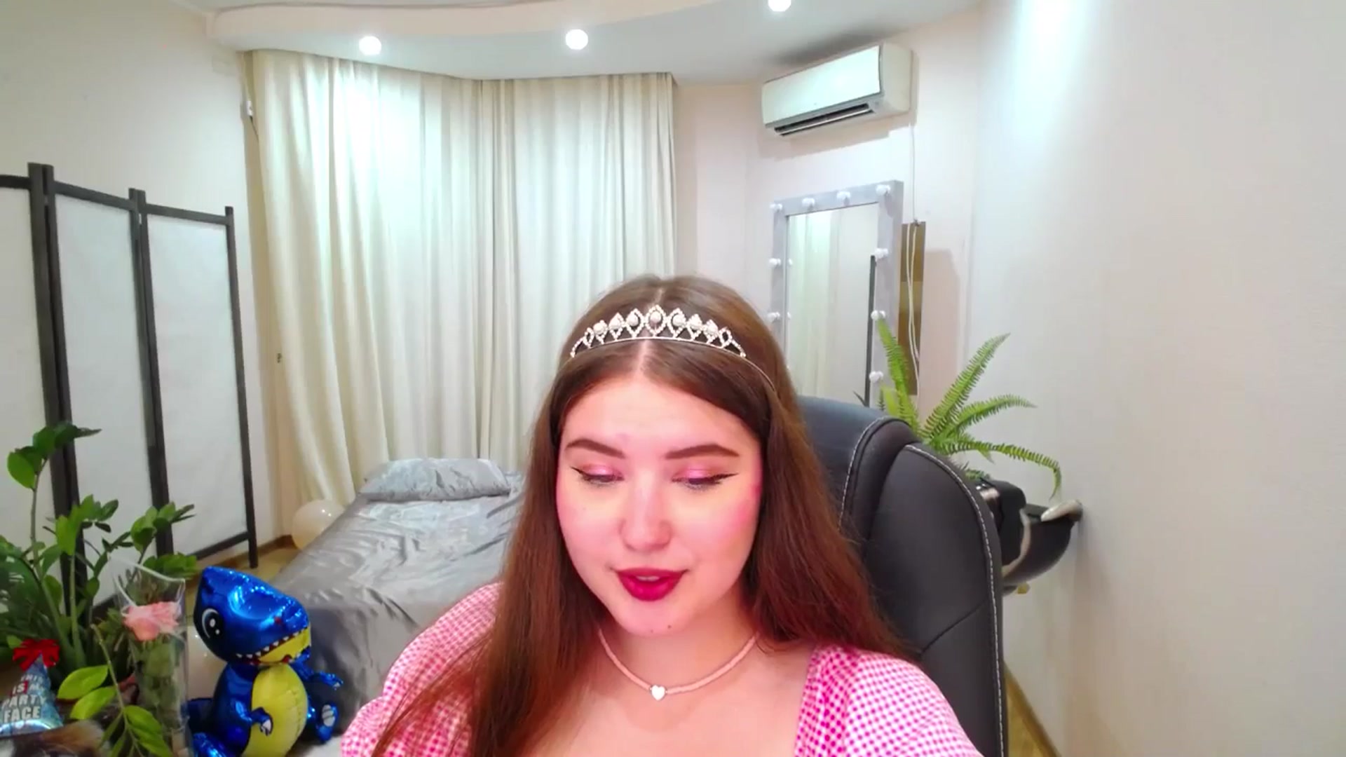 Gallery image thumbnail from AdmireMyEyes's myfreecams stream on, 07/08/2025, 10:02 image 9 of 20