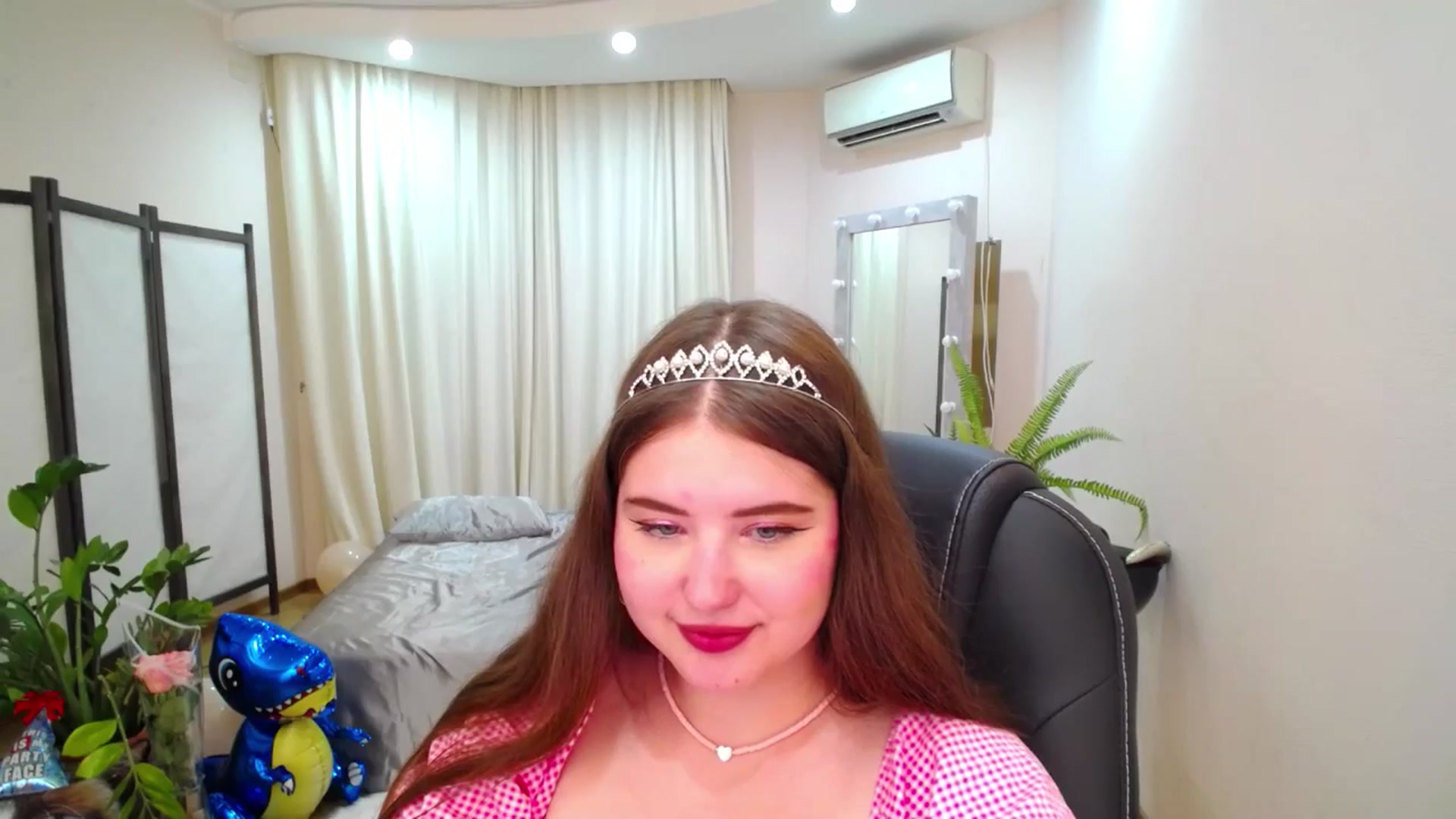Gallery image thumbnail from AdmireMyEyes's myfreecams stream on, 07/08/2025, 10:02 image 3 of 20