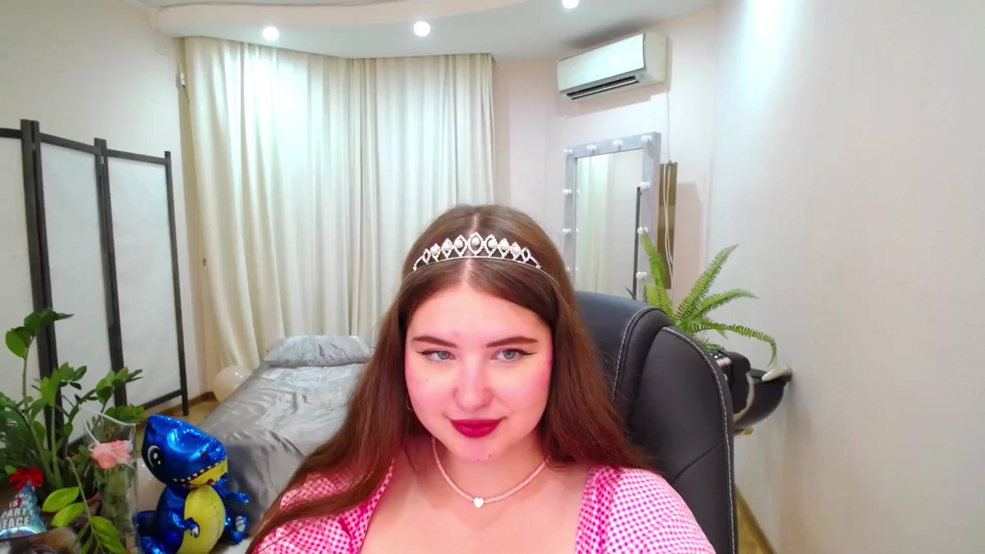 Gallery image thumbnail from AdmireMyEyes's myfreecams stream on, 07/08/2025, 10:02 image 1 of 20