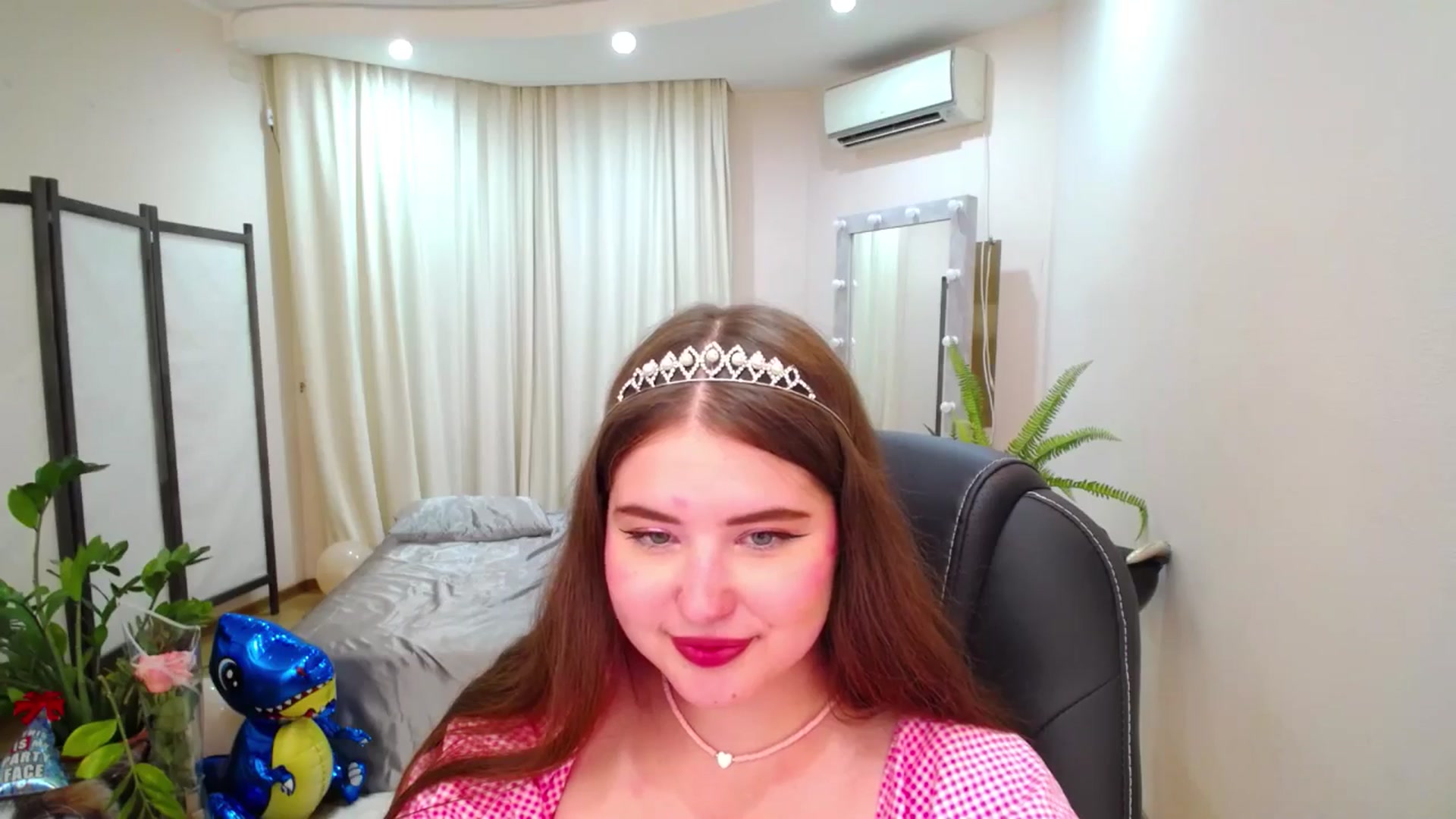 Gallery image thumbnail from AdmireMyEyes's myfreecams stream on, 07/08/2025, 10:02 image 4 of 20