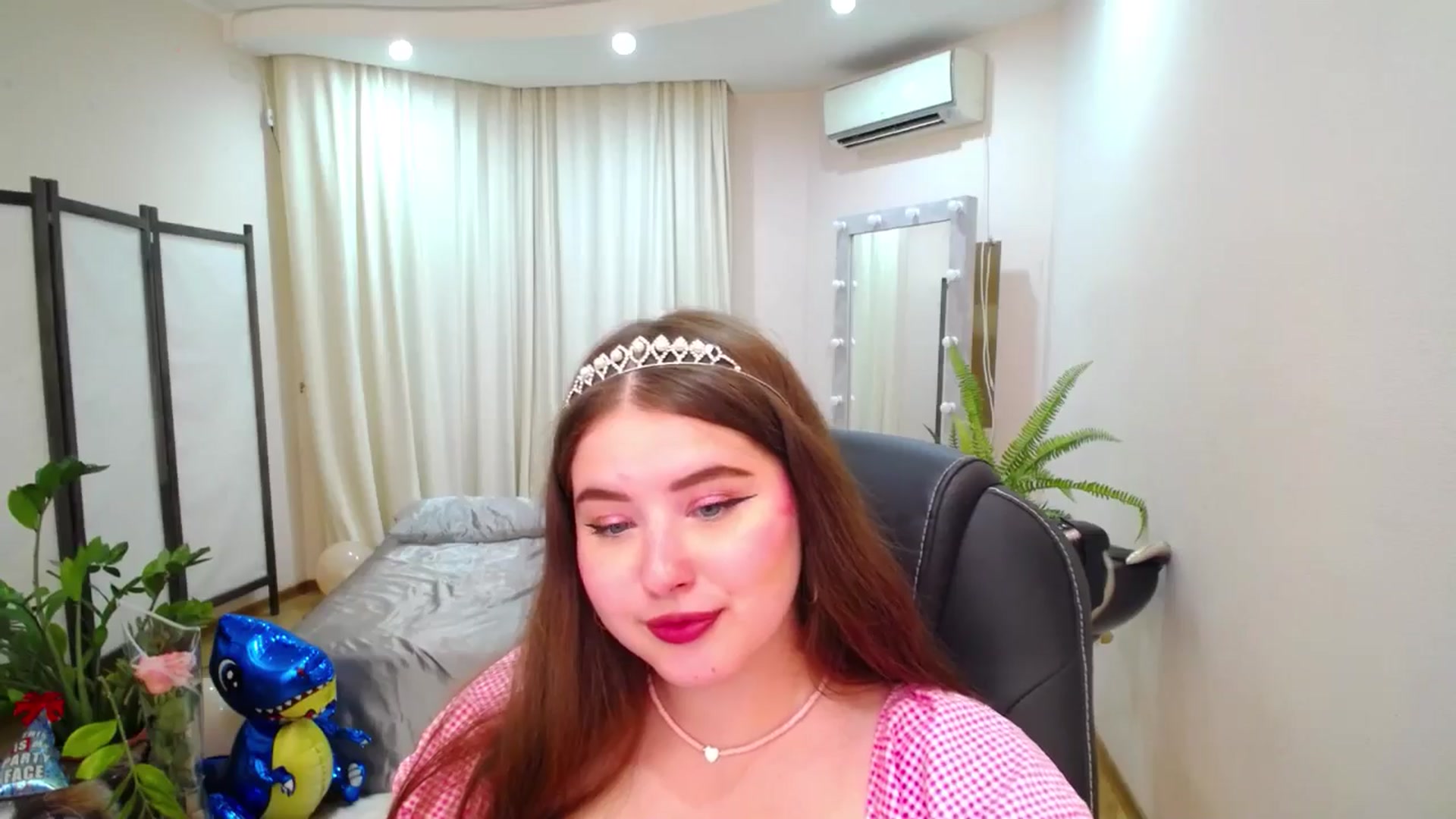 Gallery image thumbnail from AdmireMyEyes's myfreecams stream on, 07/08/2025, 10:02 image 7 of 20