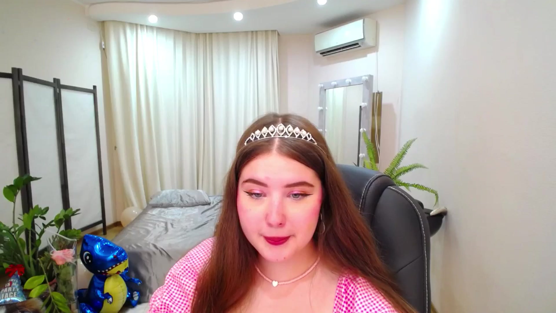 Gallery image thumbnail from AdmireMyEyes's myfreecams stream on, 07/08/2025, 10:02 image 15 of 20