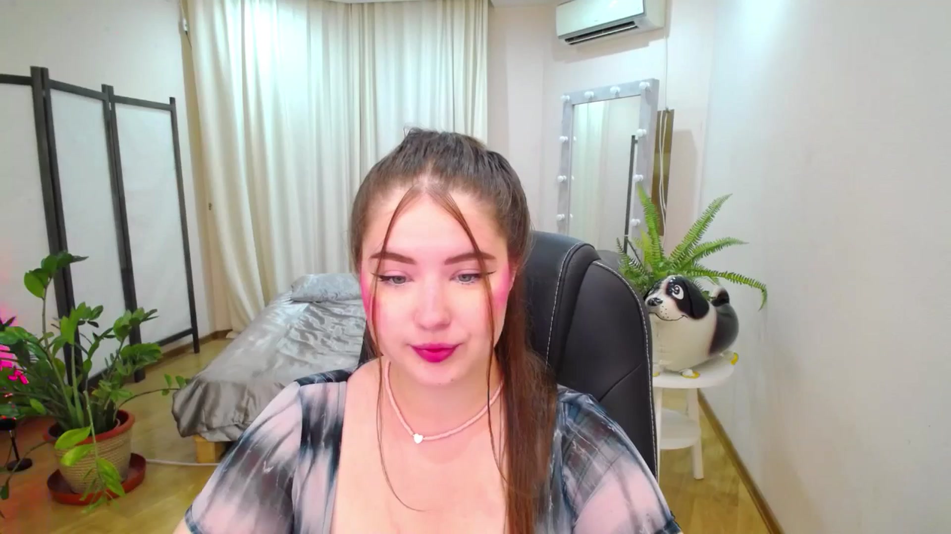 Gallery image thumbnail from AdmireMyEyes's myfreecams stream on, 07/13/2025, 19:48 image 2 of 20