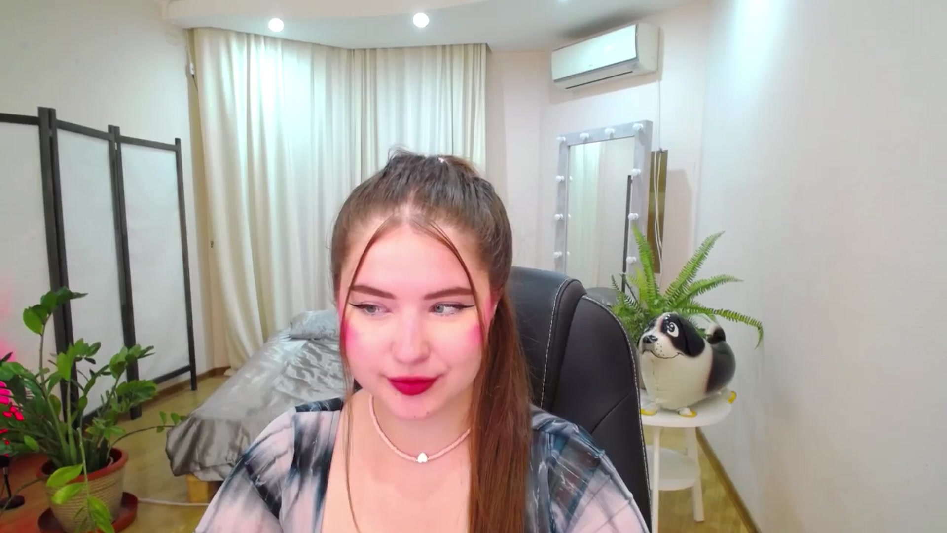 Gallery image thumbnail from AdmireMyEyes's myfreecams stream on, 07/13/2025, 19:48 image 17 of 20