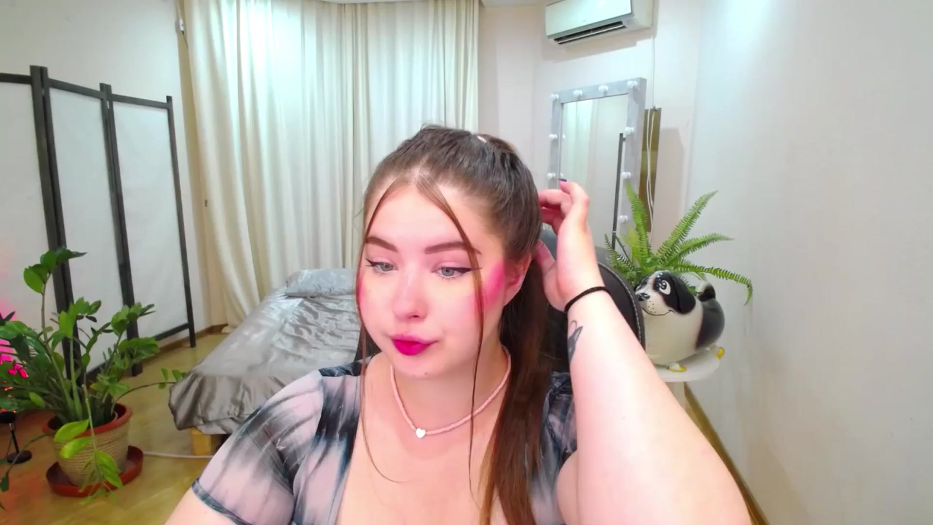 Gallery image thumbnail from AdmireMyEyes's myfreecams stream on, 07/13/2025, 19:48 image 1 of 20