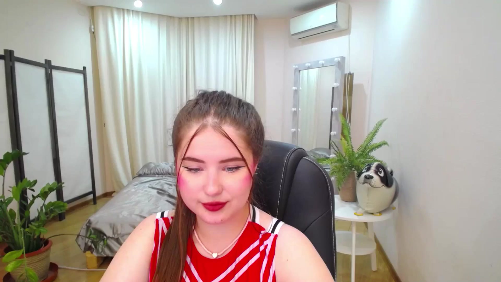 Gallery image thumbnail from AdmireMyEyes's myfreecams stream on, 07/14/2025, 01:42 image 1 of 20