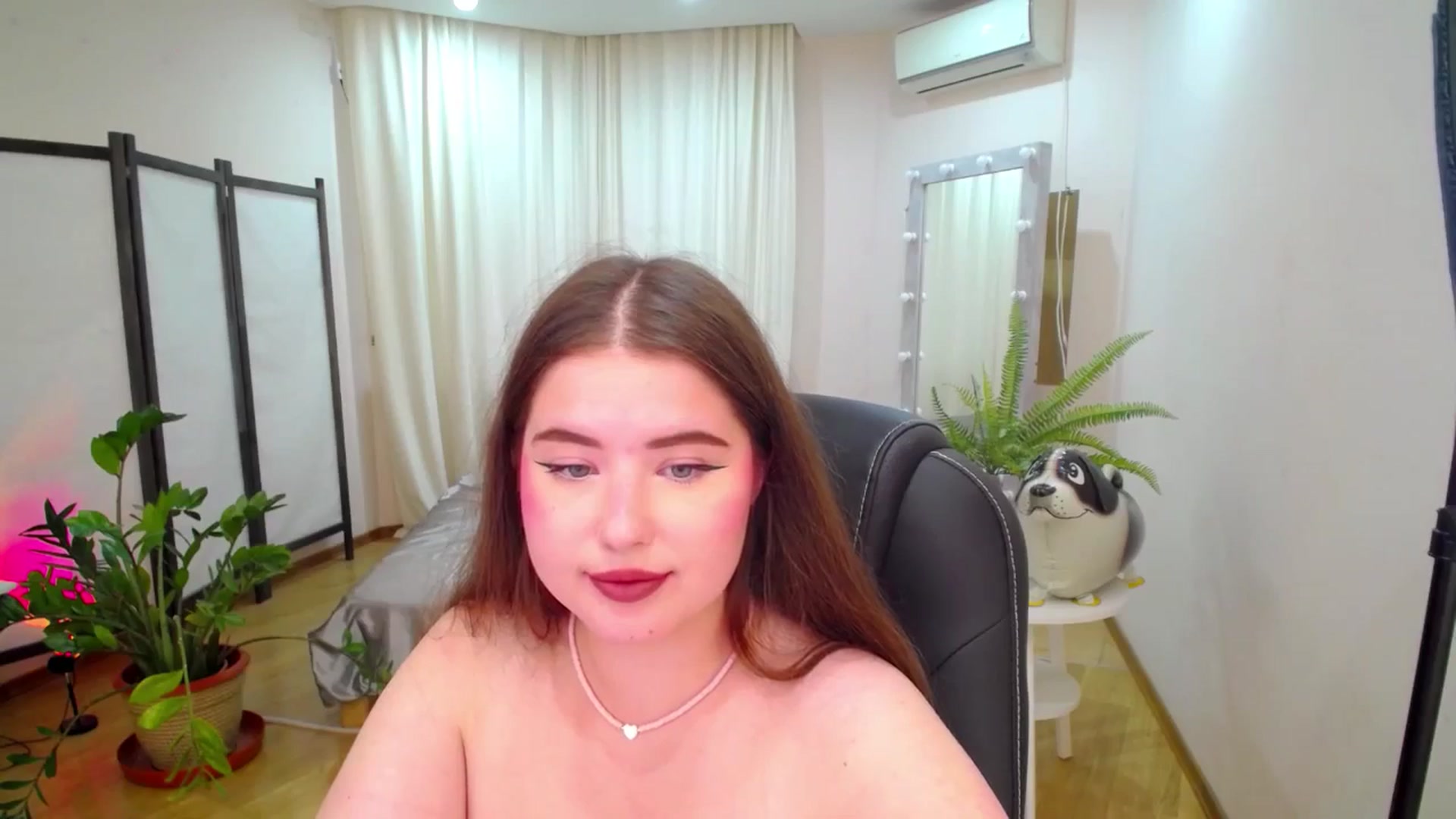Gallery image thumbnail from AdmireMyEyes's myfreecams stream on, 07/15/2025, 10:28 image 4 of 20
