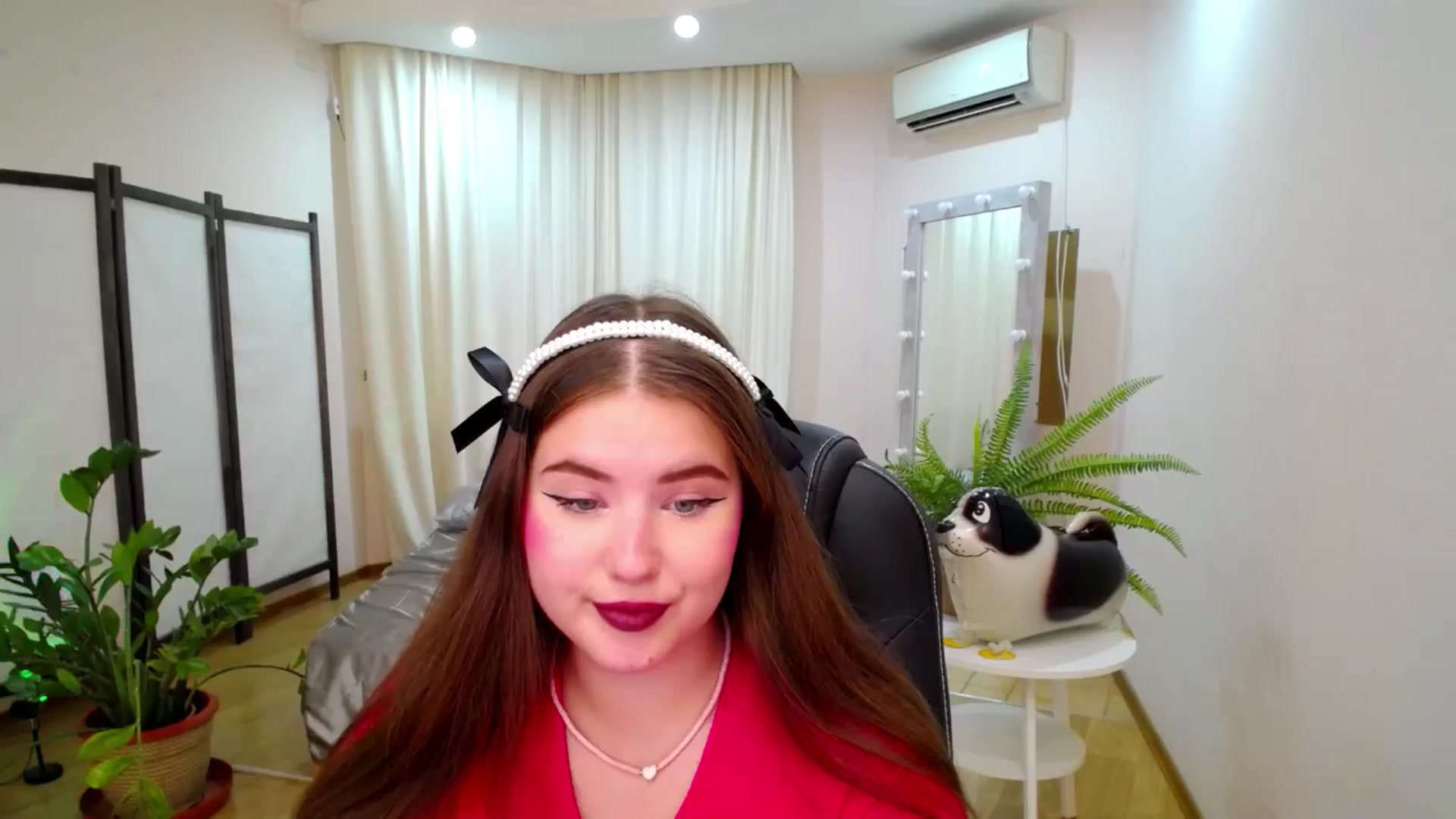 Gallery image thumbnail from AdmireMyEyes's myfreecams stream on, 07/16/2025, 07:48 image 4 of 20