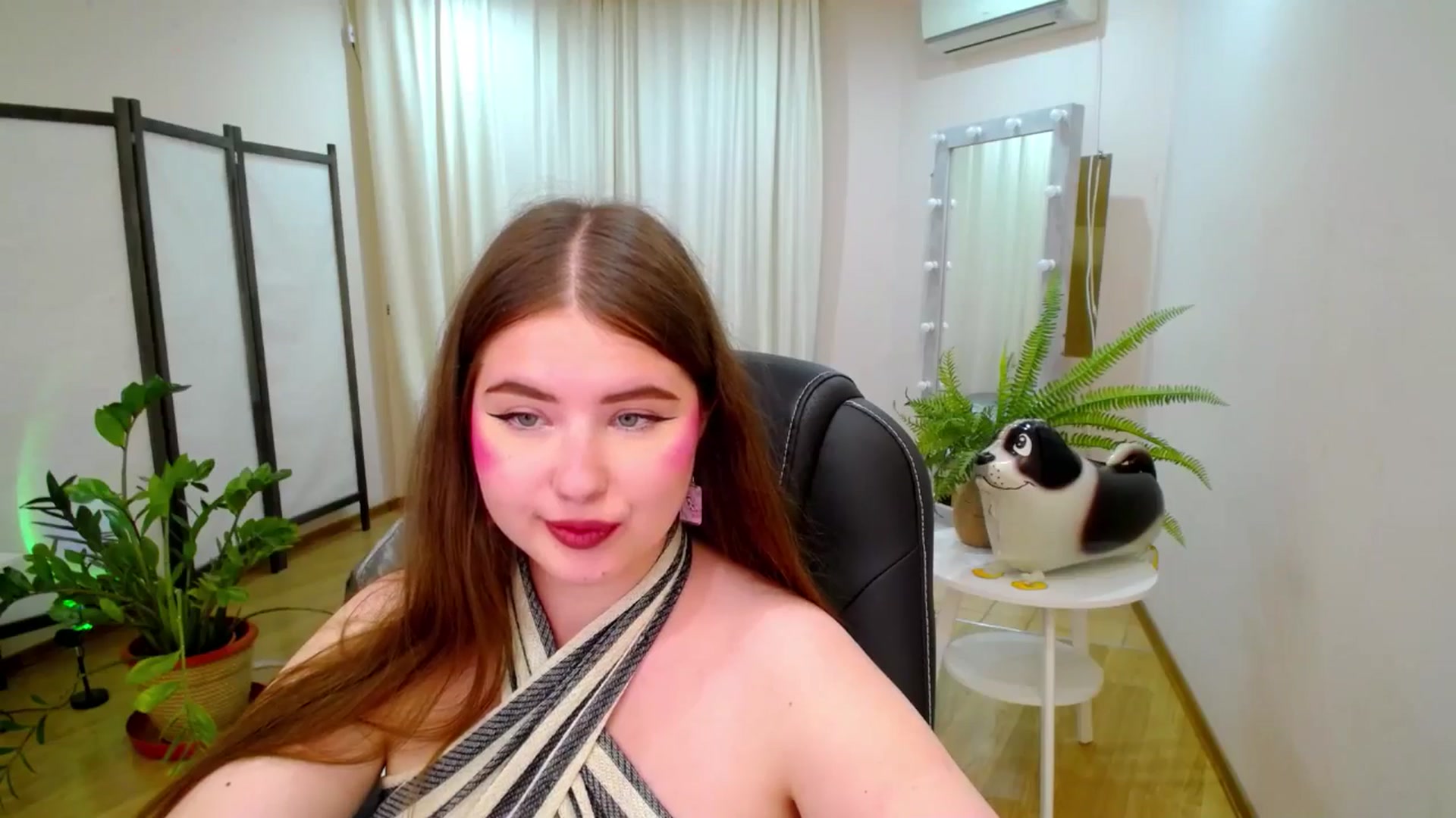 Gallery image thumbnail from AdmireMyEyes's myfreecams stream on, 07/17/2025, 06:46 image 14 of 20
