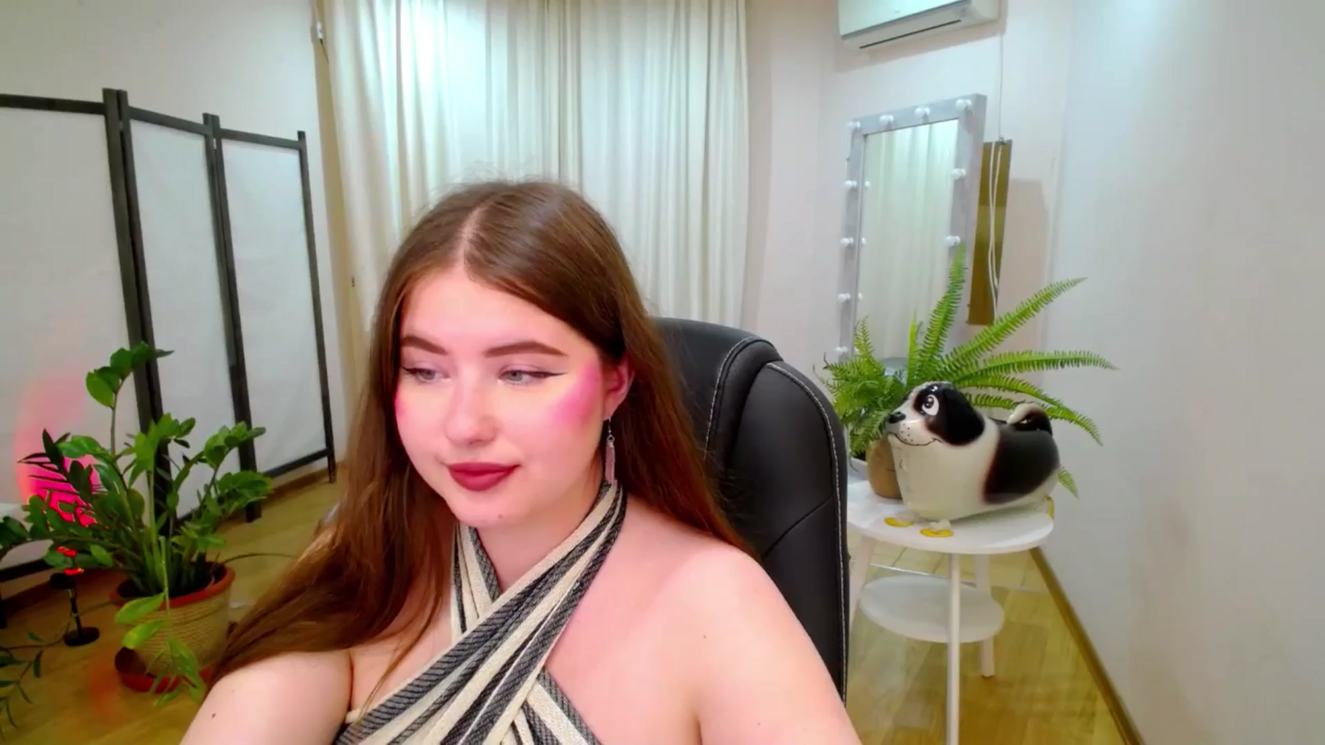 Gallery image thumbnail from AdmireMyEyes's myfreecams stream on, 07/17/2025, 06:46 image 13 of 20