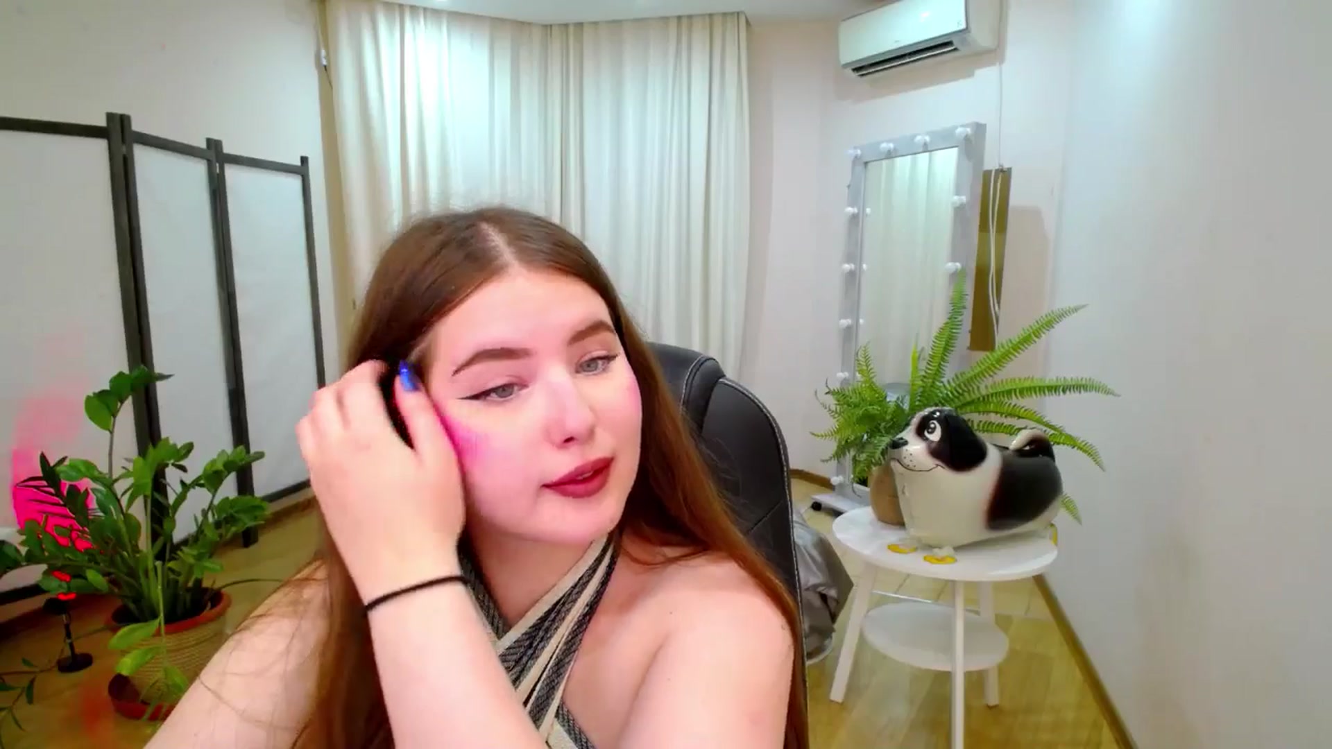 Gallery image thumbnail from AdmireMyEyes's myfreecams stream on, 07/17/2025, 06:46 image 8 of 20
