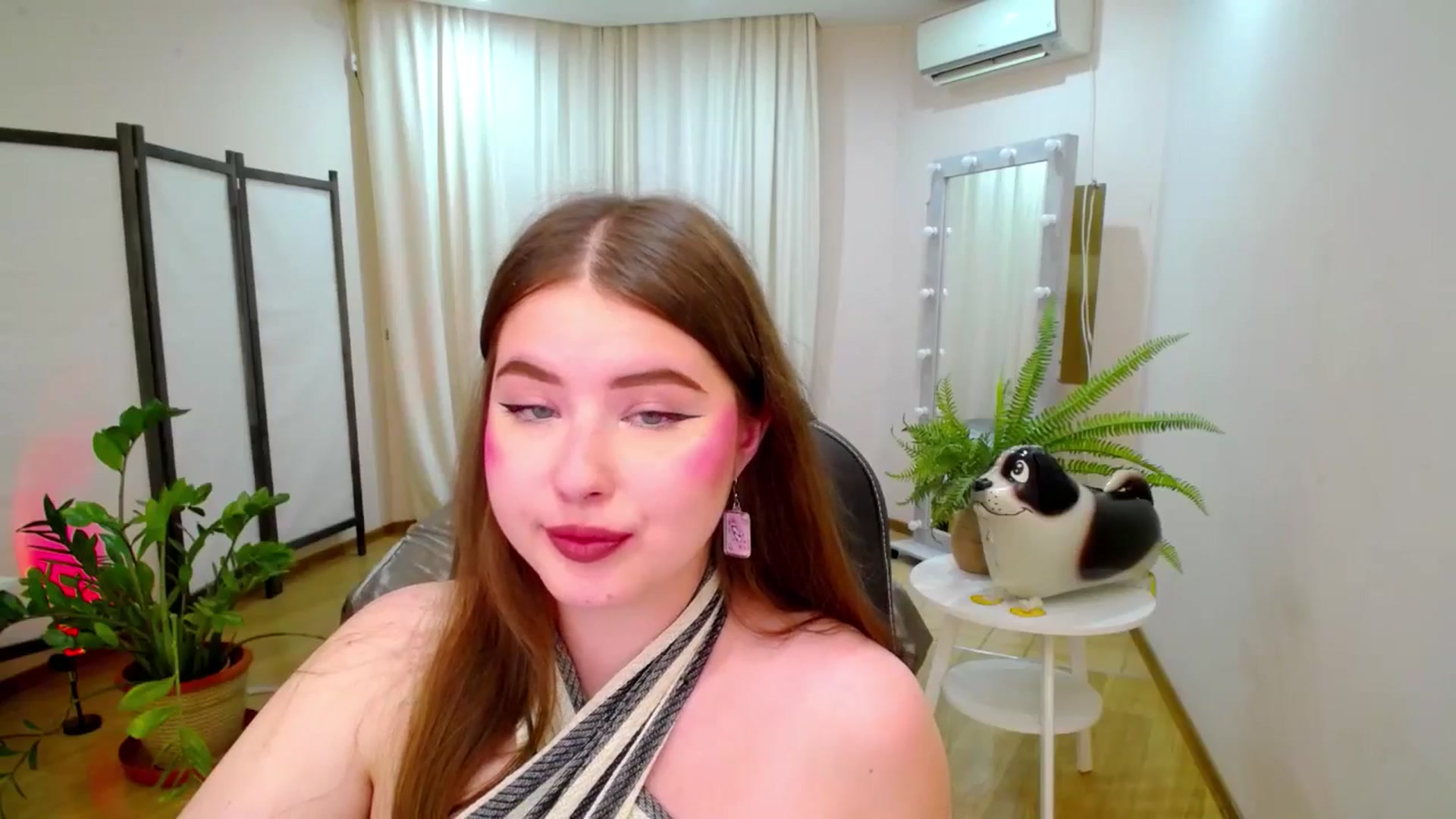 Gallery image thumbnail from AdmireMyEyes's myfreecams stream on, 07/17/2025, 06:46 image 10 of 20