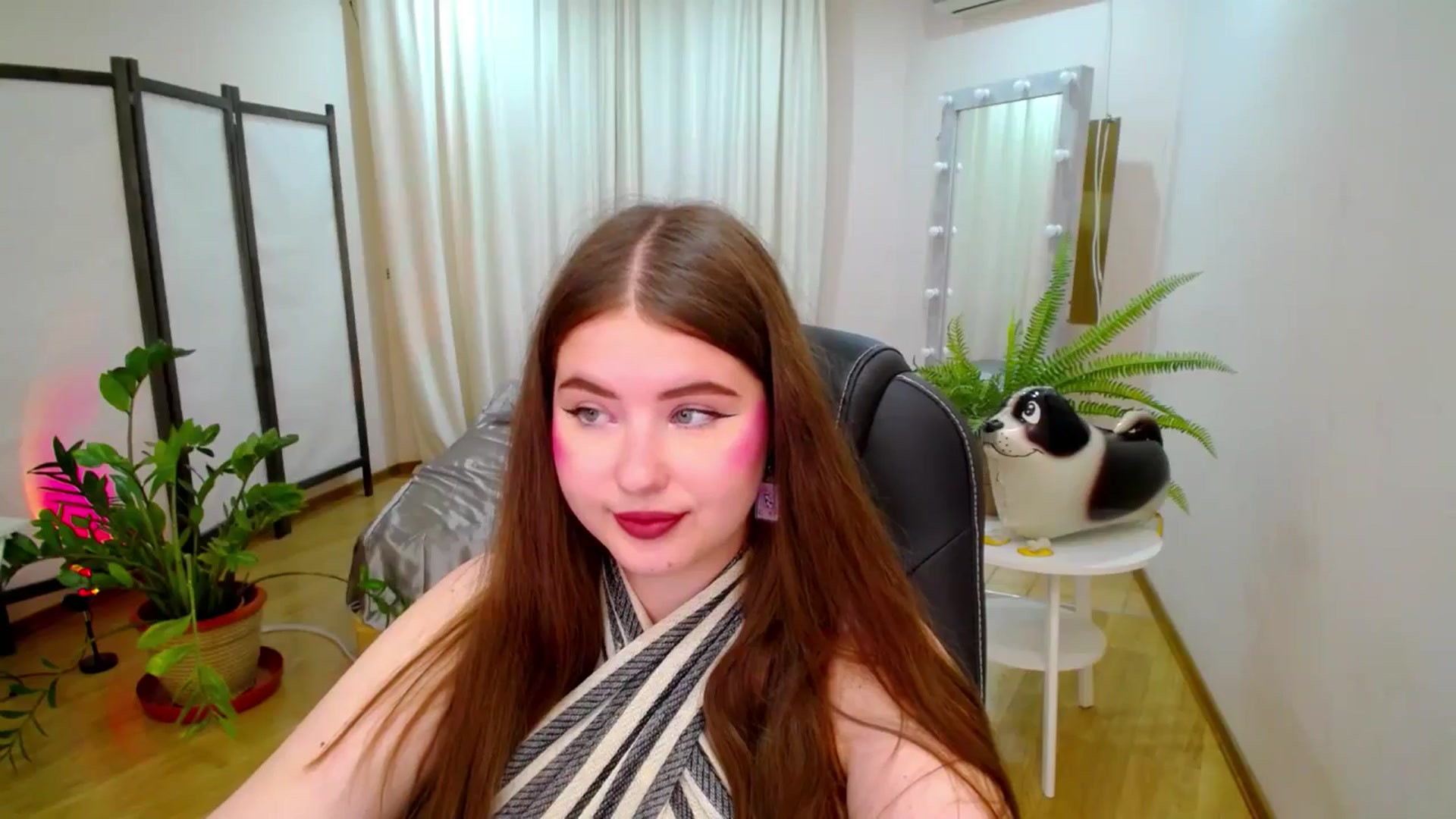 Gallery image thumbnail from AdmireMyEyes's myfreecams stream on, 07/17/2025, 07:28 image 4 of 20