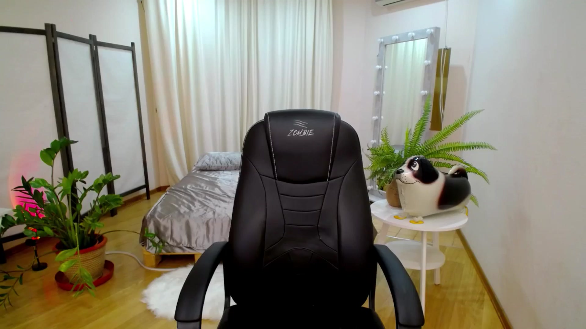 Gallery image thumbnail from AdmireMyEyes's myfreecams stream on, 07/17/2025, 07:28 image 9 of 20