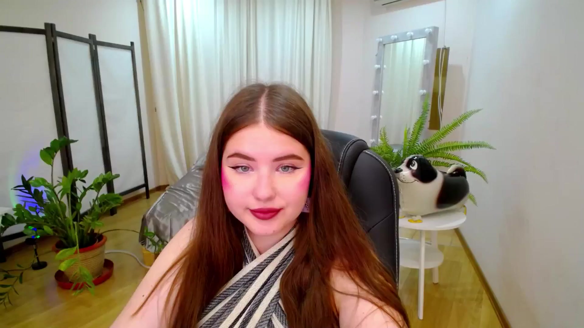 Gallery image thumbnail from AdmireMyEyes's myfreecams stream on, 07/17/2025, 07:28 image 5 of 20