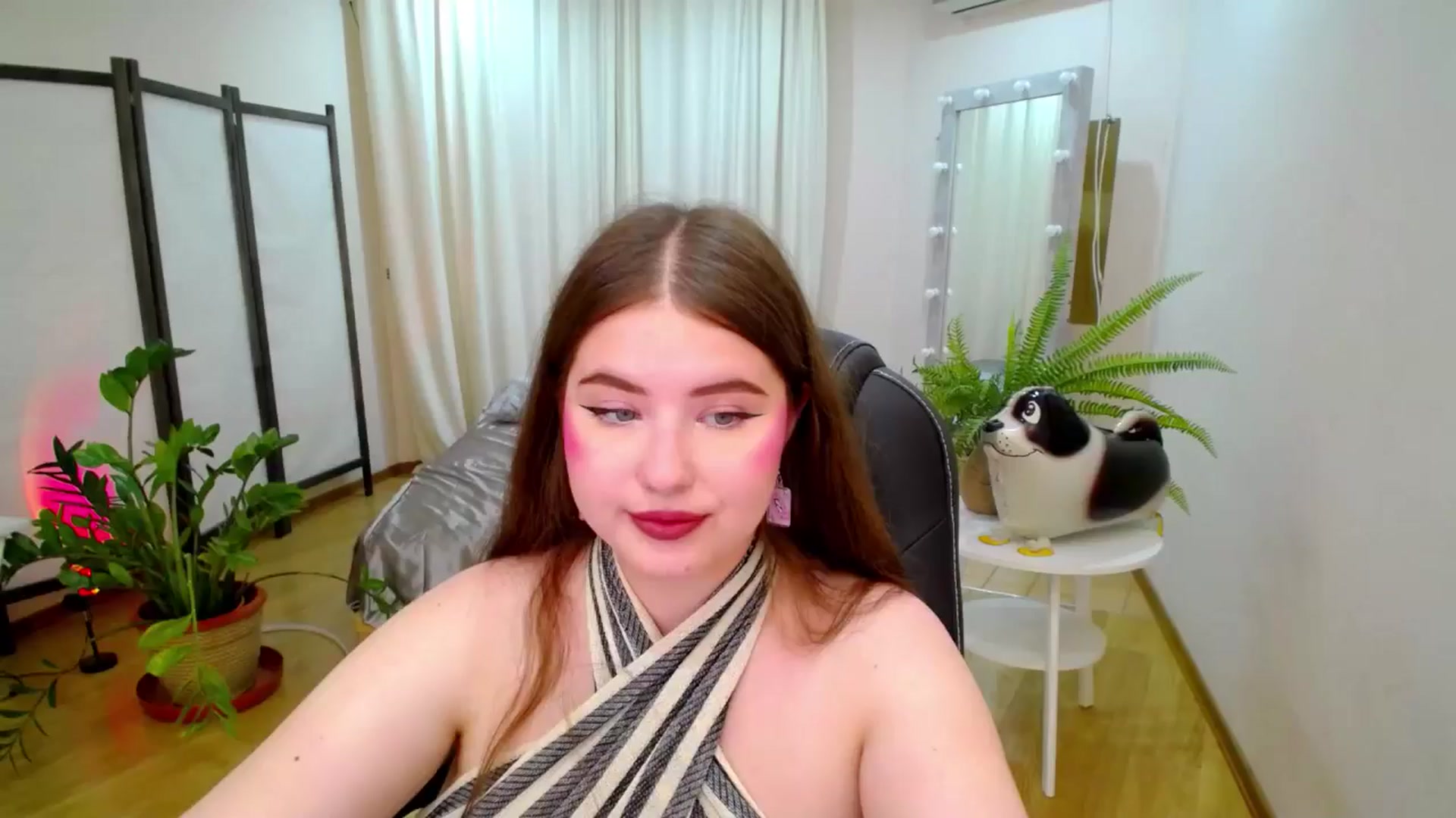 Gallery image thumbnail from AdmireMyEyes's myfreecams stream on, 07/17/2025, 07:28 image 1 of 20