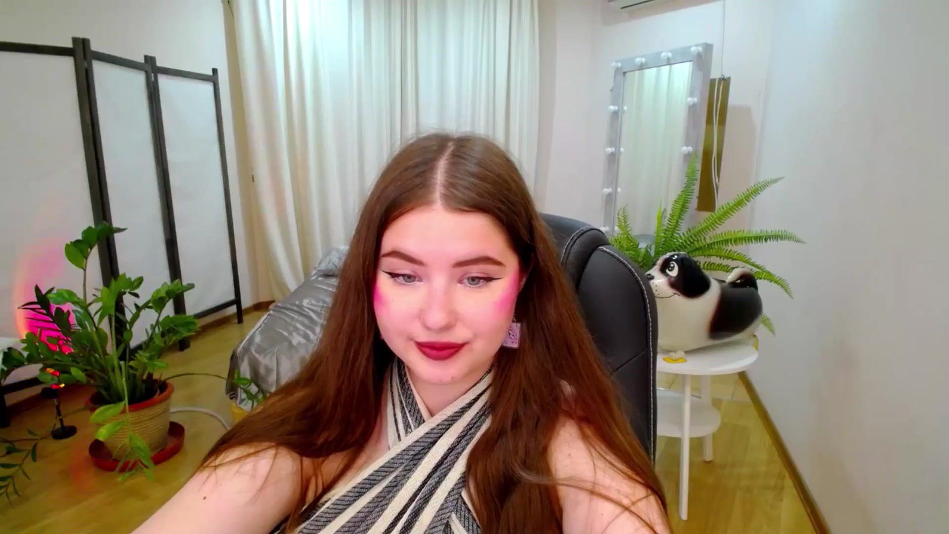 Gallery image thumbnail from AdmireMyEyes's myfreecams stream on, 07/17/2025, 07:28 image 6 of 20
