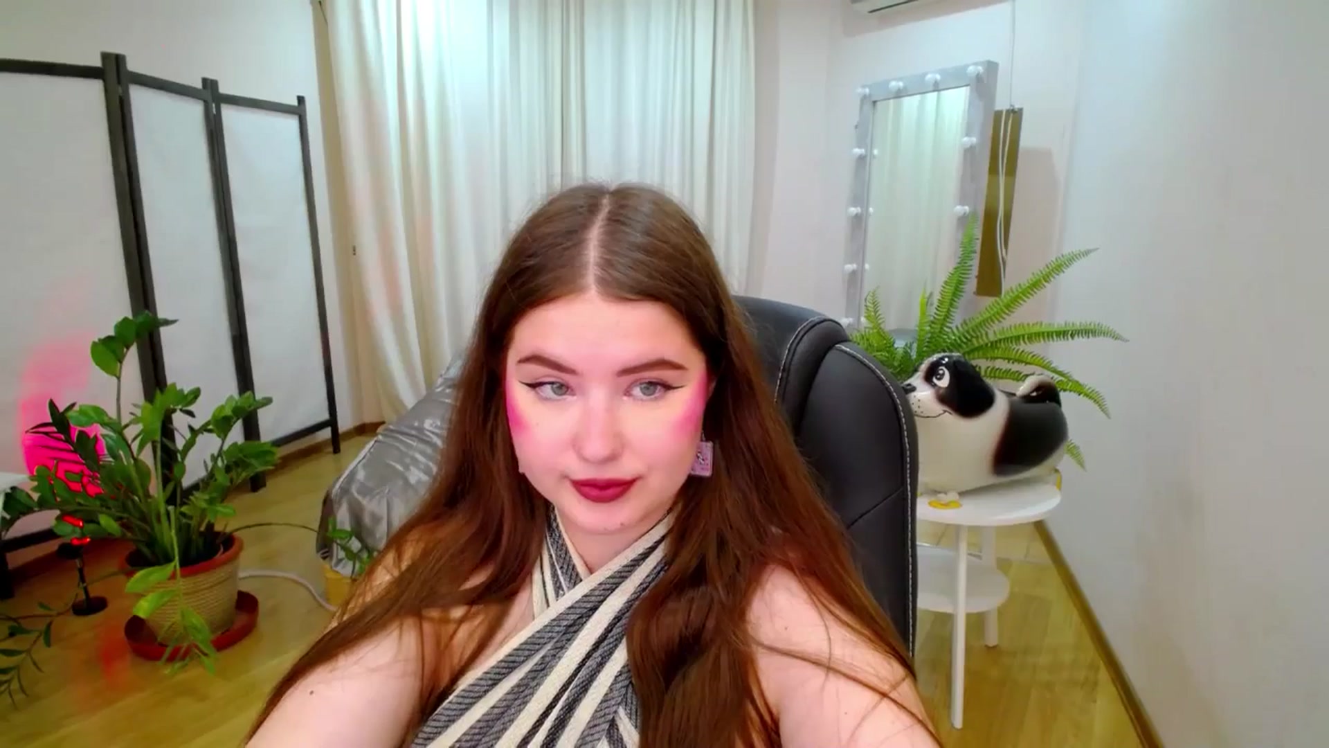Gallery image thumbnail from AdmireMyEyes's myfreecams stream on, 07/17/2025, 07:28 image 7 of 20