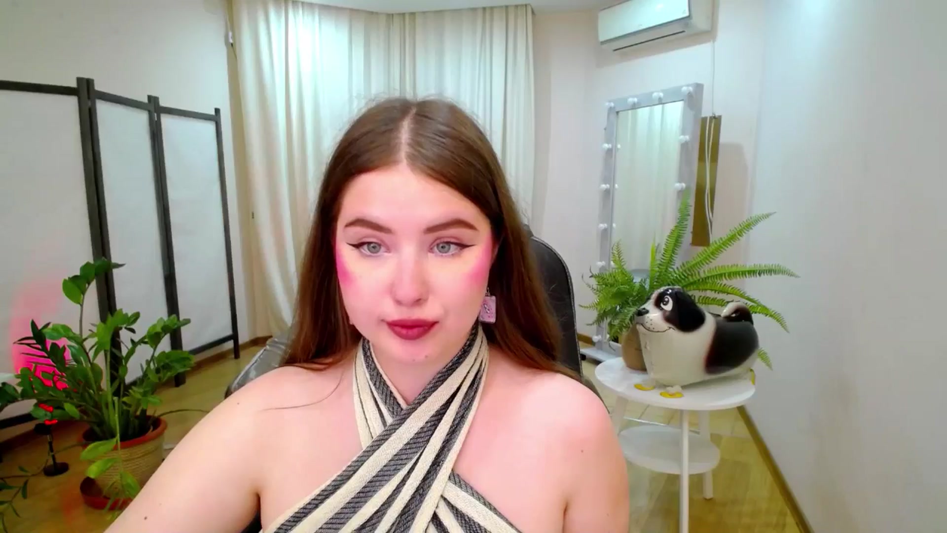 Gallery image thumbnail from AdmireMyEyes's myfreecams stream on, 07/17/2025, 07:28 image 20 of 20