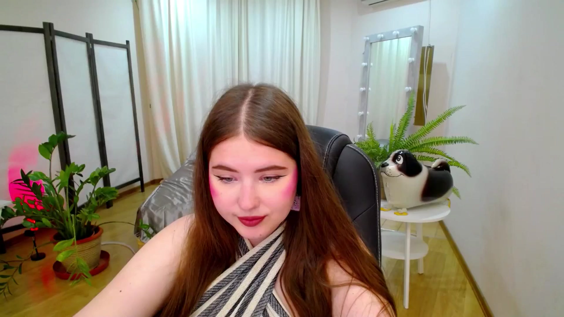 Gallery image thumbnail from AdmireMyEyes's myfreecams stream on, 07/17/2025, 07:28 image 3 of 20