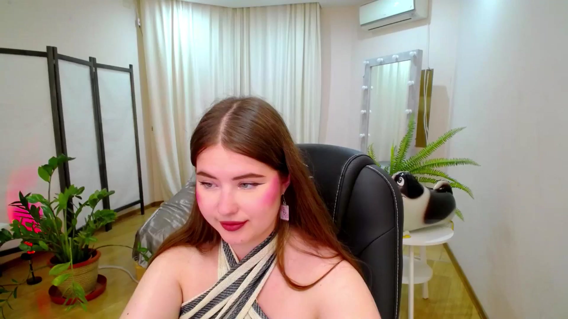 Gallery image thumbnail from AdmireMyEyes's myfreecams stream on, 07/17/2025, 07:46 image 7 of 20