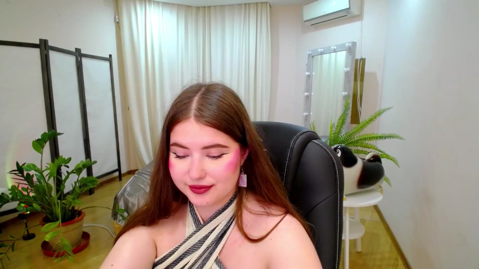 Gallery image thumbnail from AdmireMyEyes's myfreecams stream on, 07/17/2025, 07:46 image 2 of 20