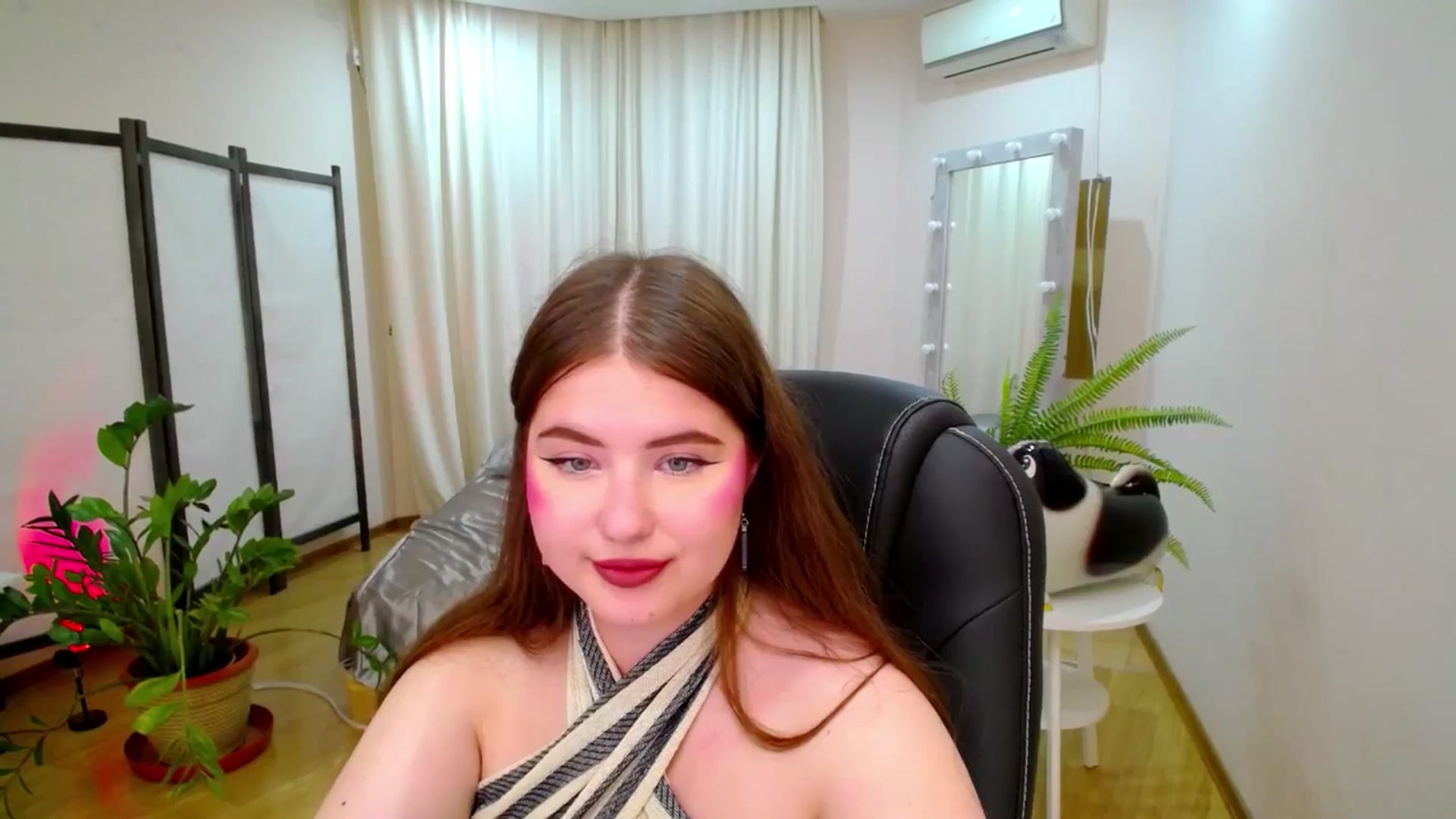 Gallery image thumbnail from AdmireMyEyes's myfreecams stream on, 07/17/2025, 07:46 image 5 of 20