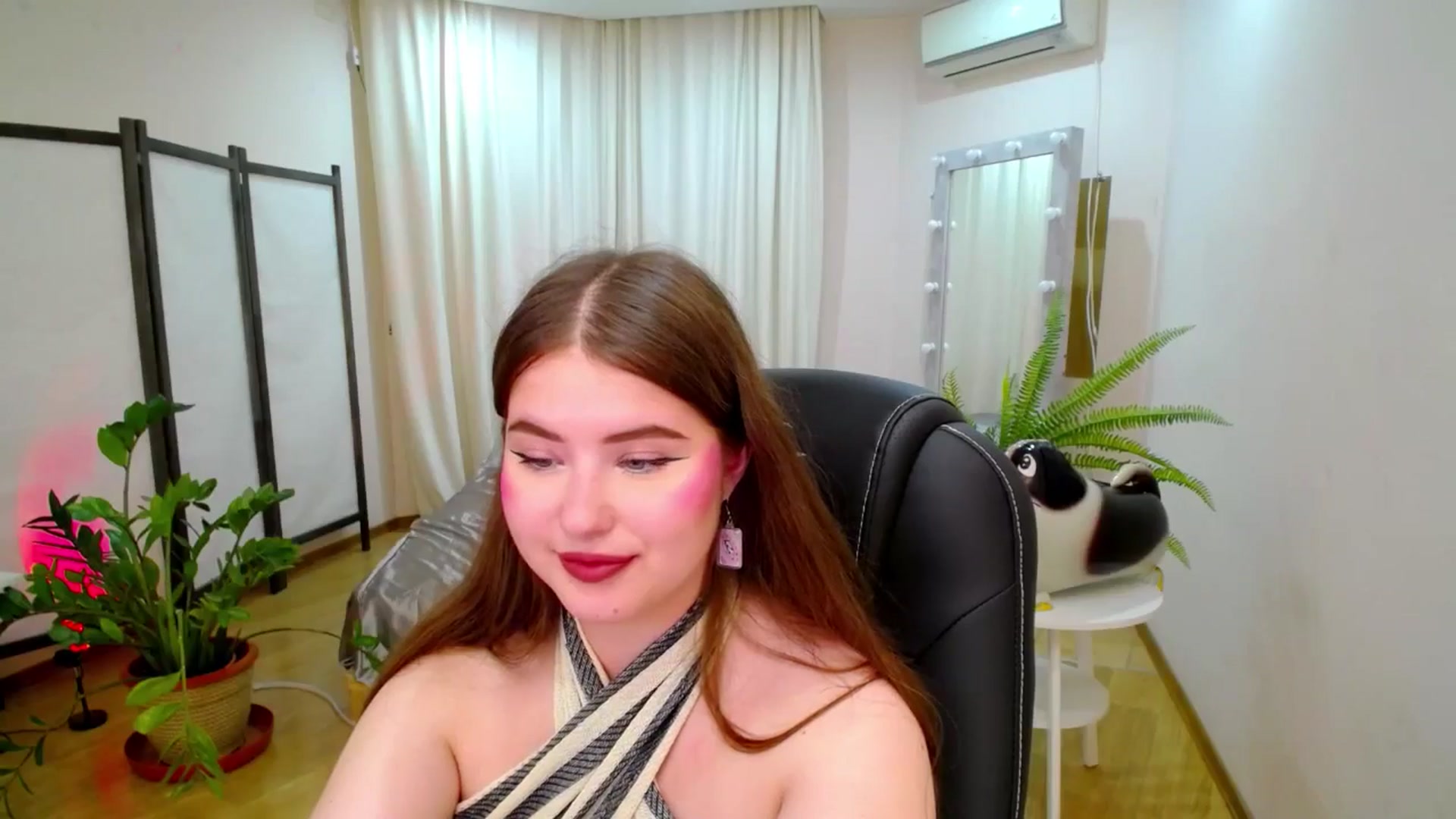 Gallery image thumbnail from AdmireMyEyes's myfreecams stream on, 07/17/2025, 07:46 image 6 of 20