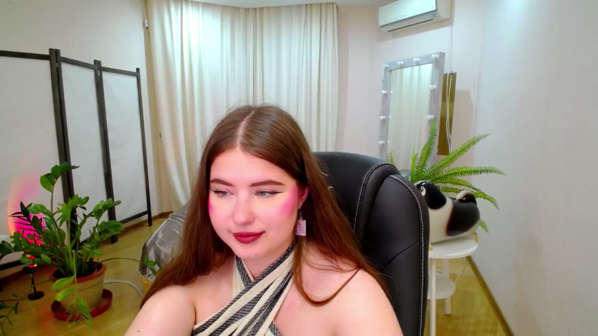 Gallery image thumbnail from AdmireMyEyes's myfreecams stream on, 07/17/2025, 07:46 image 3 of 20